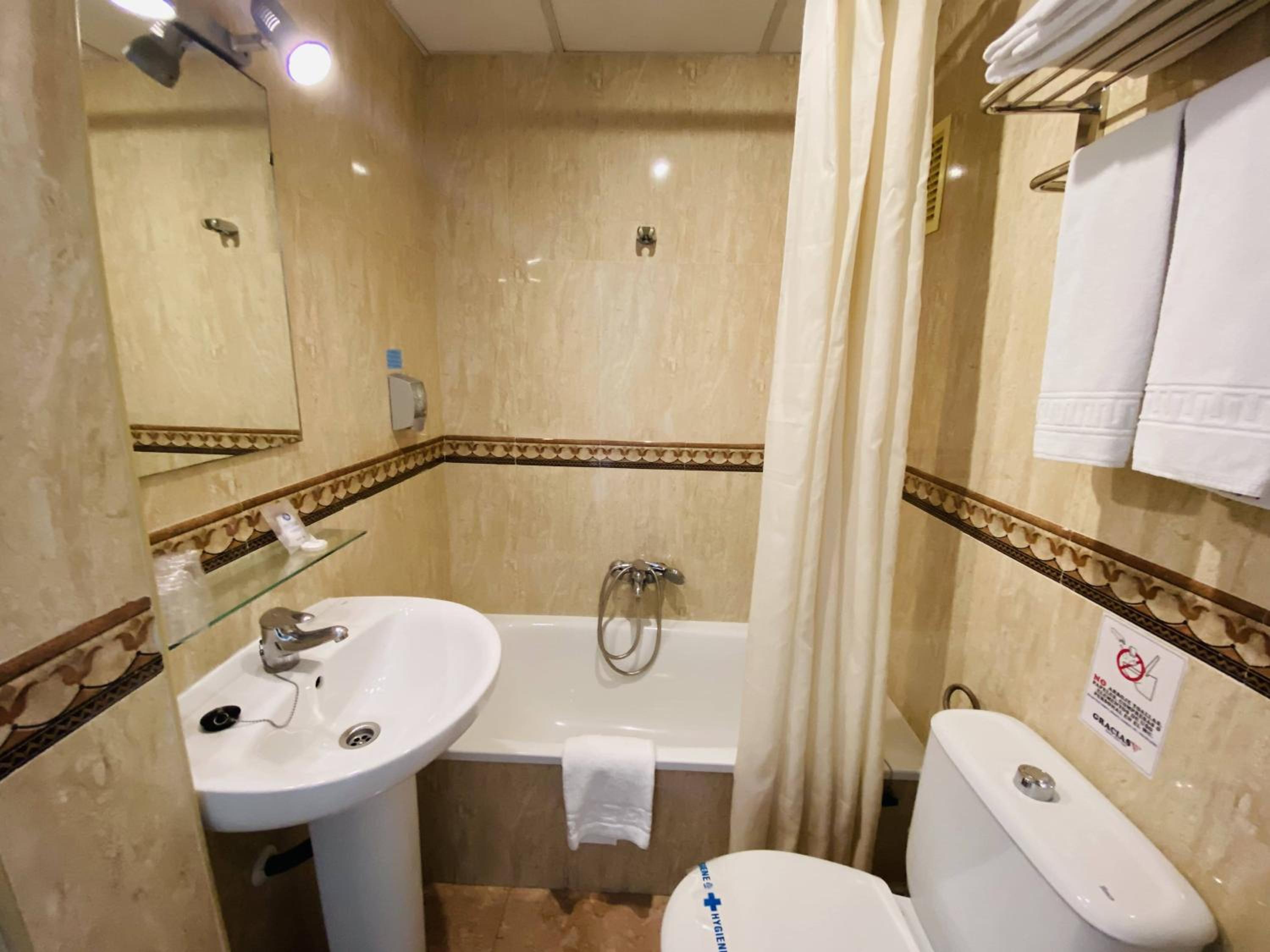  Twin Room with Front Sea View