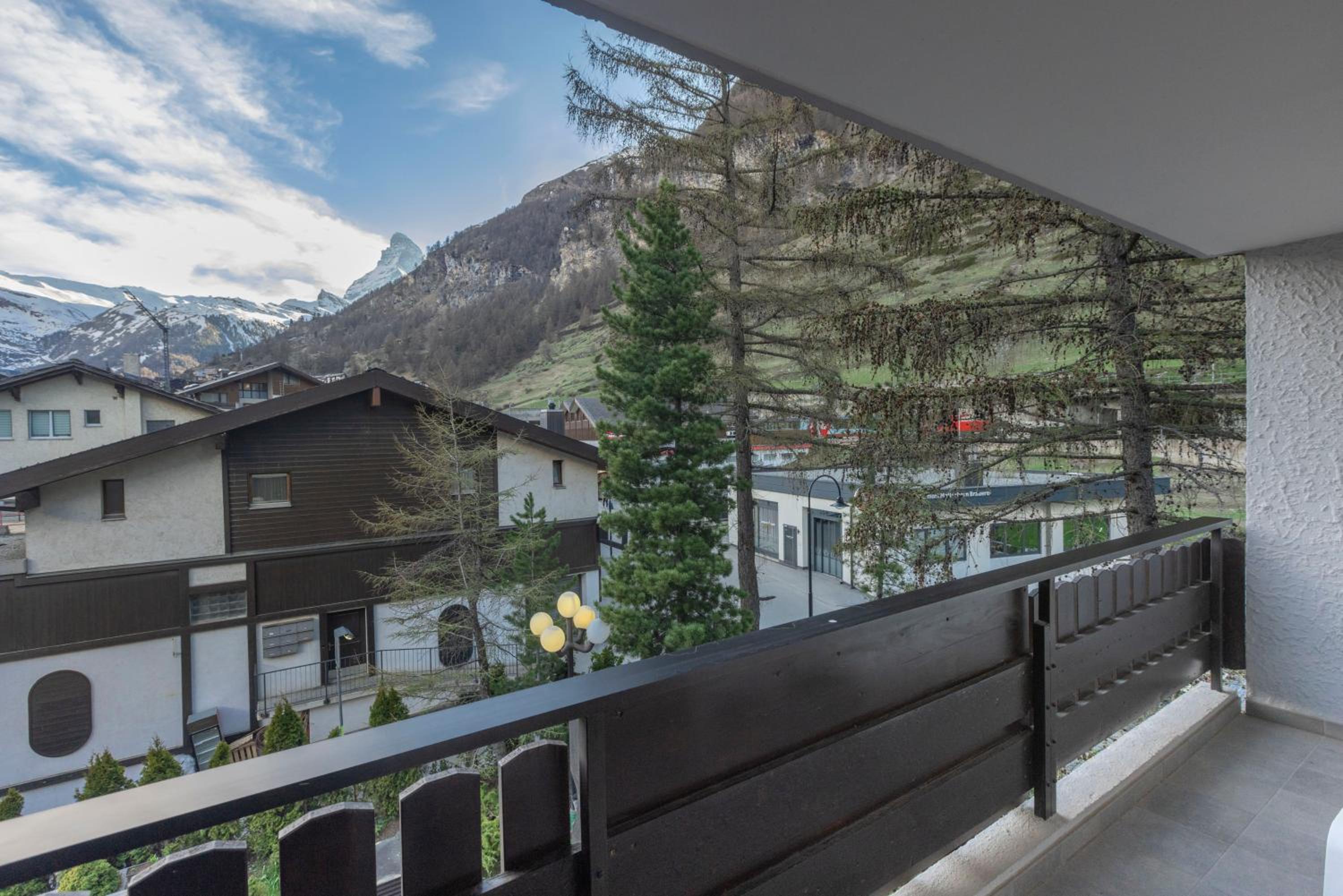 Deluxe Suite with Matterhorn View