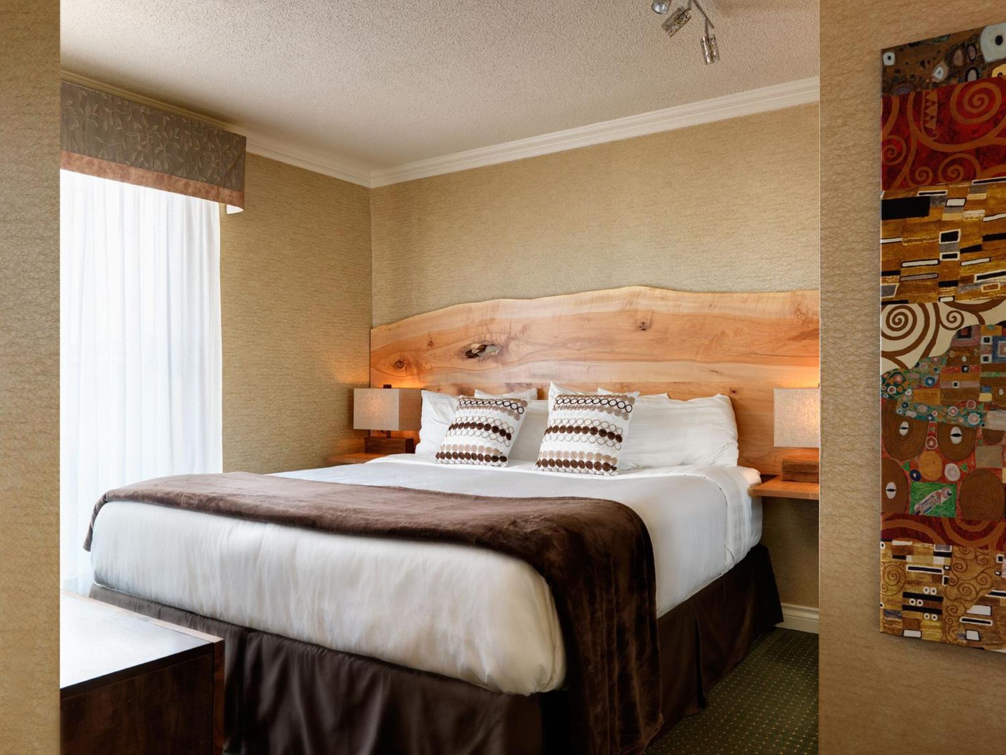 One-Bedroom Suite with Harbor View