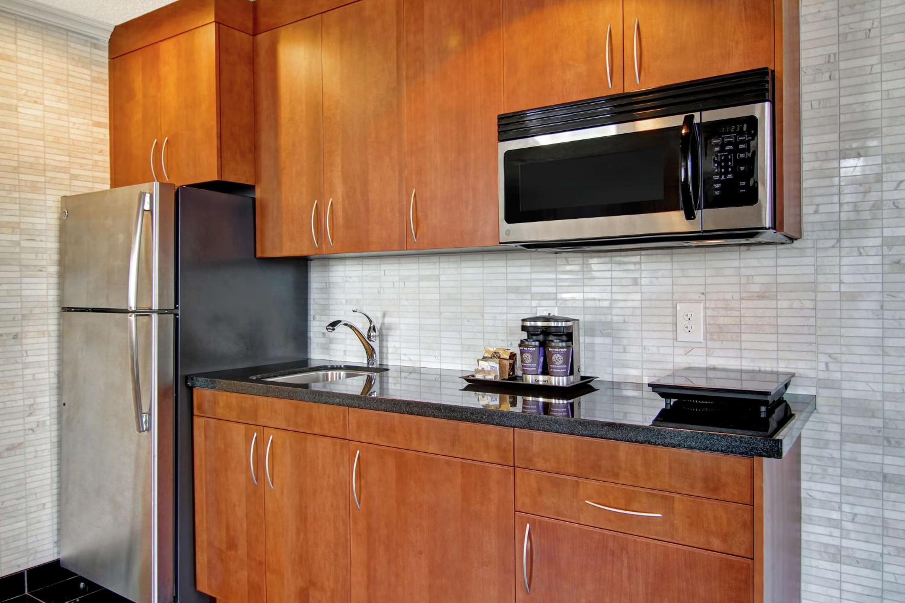 Deluxe One-Bedroom King Suite