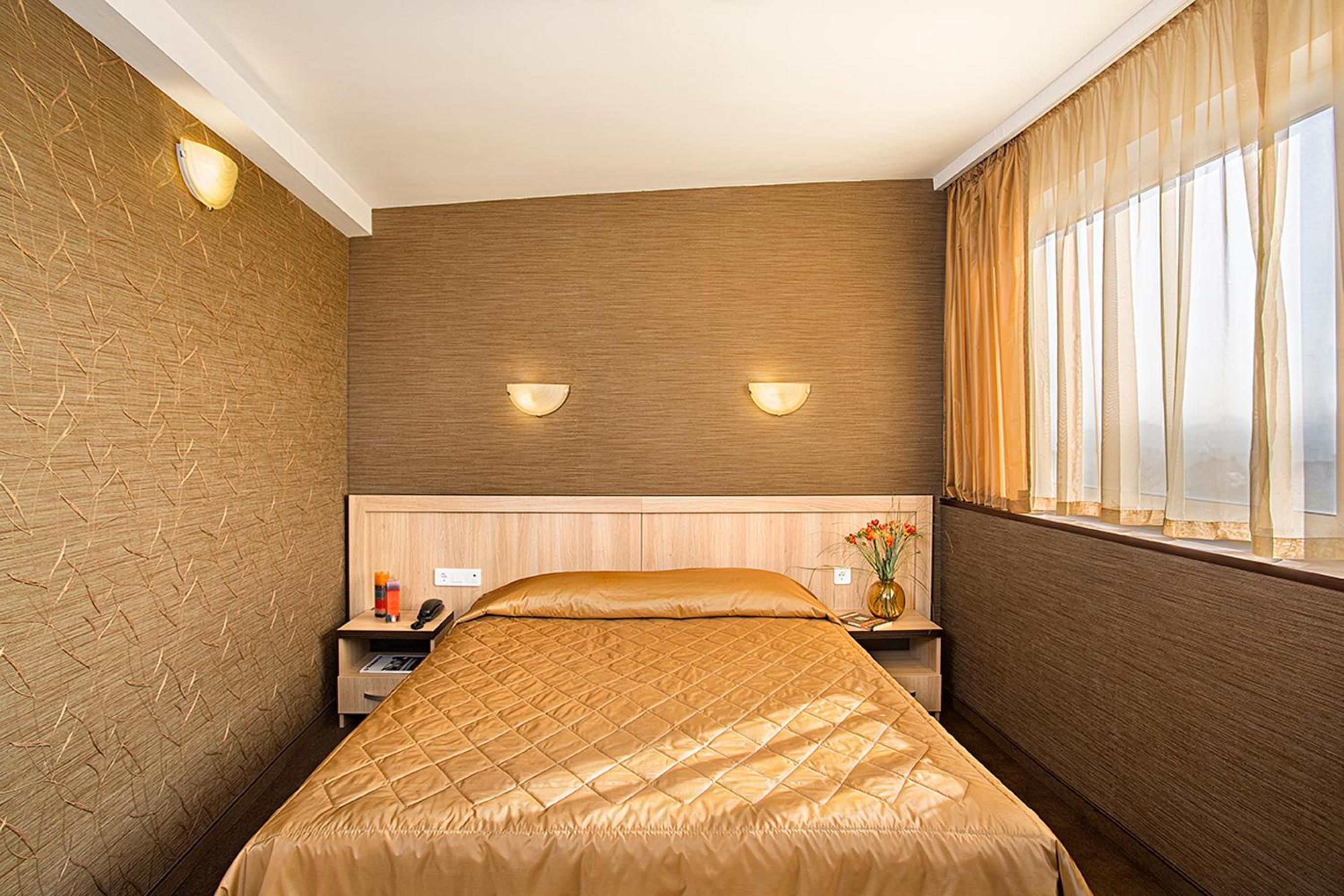 Panorama Suite with King size bed with free tea/coffee making facilities