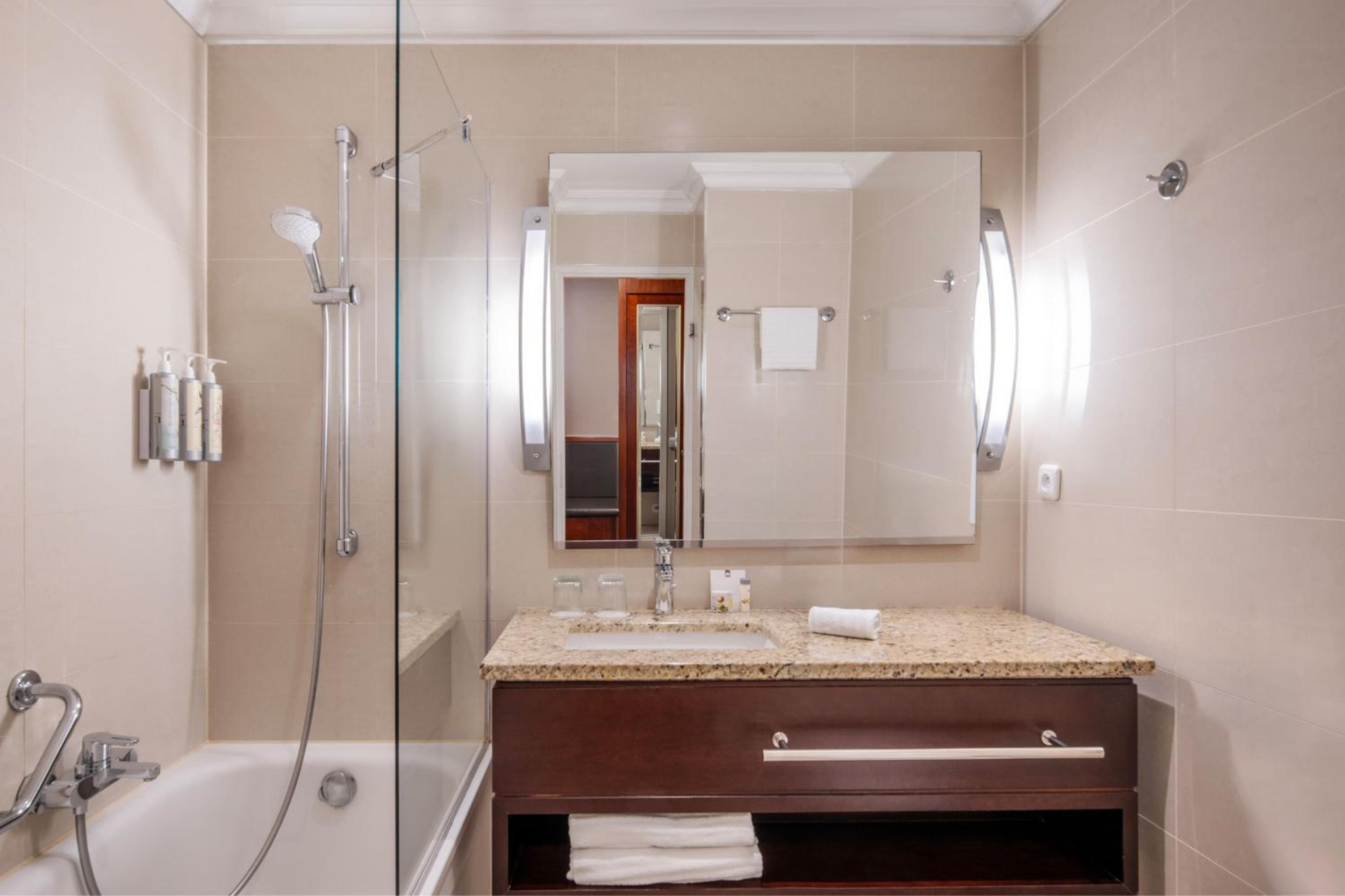 Junior Suite, Club Lounge Access