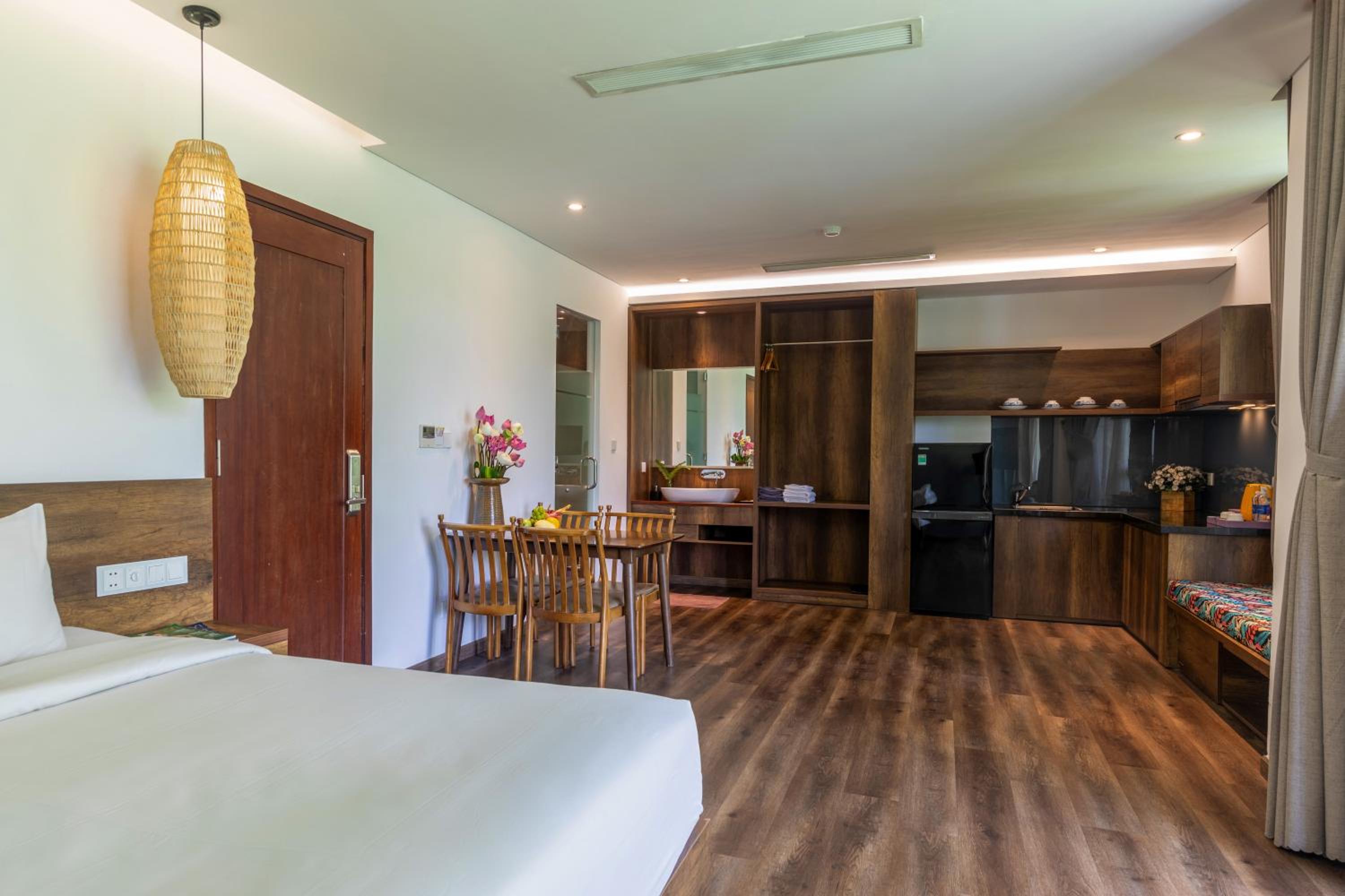 Apartment with Garden View