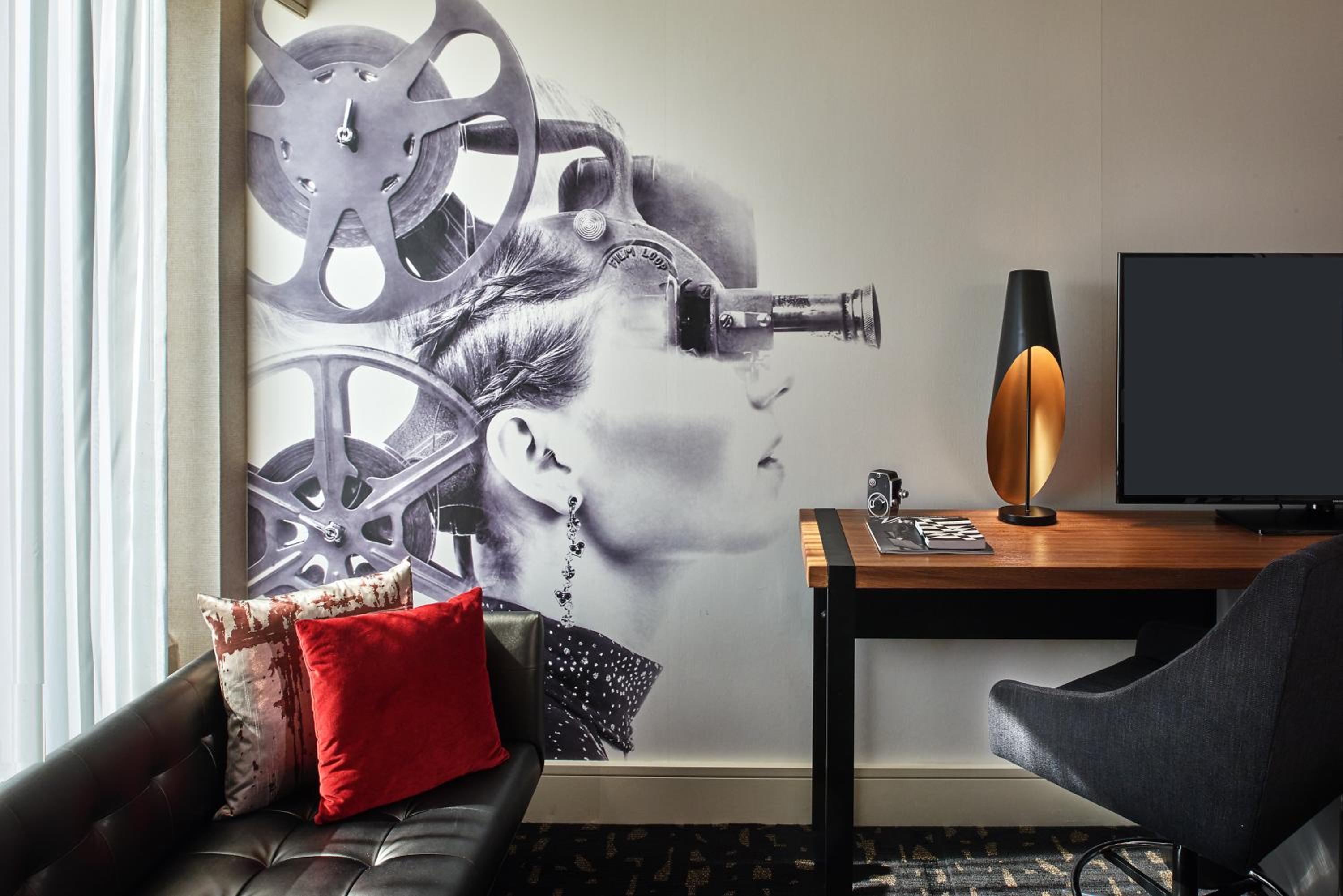 Essential King Room with Beverly Hills View