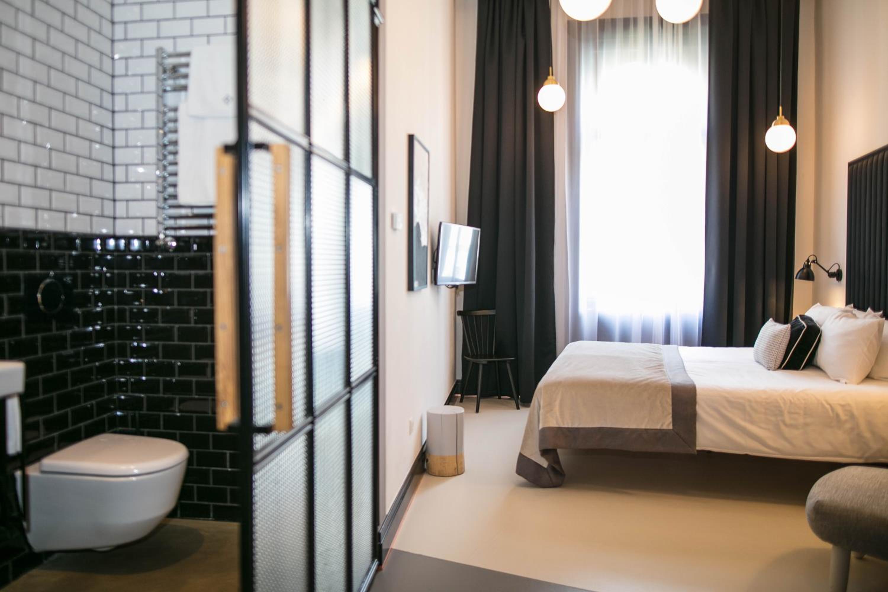 Black Rum (Large Plus)