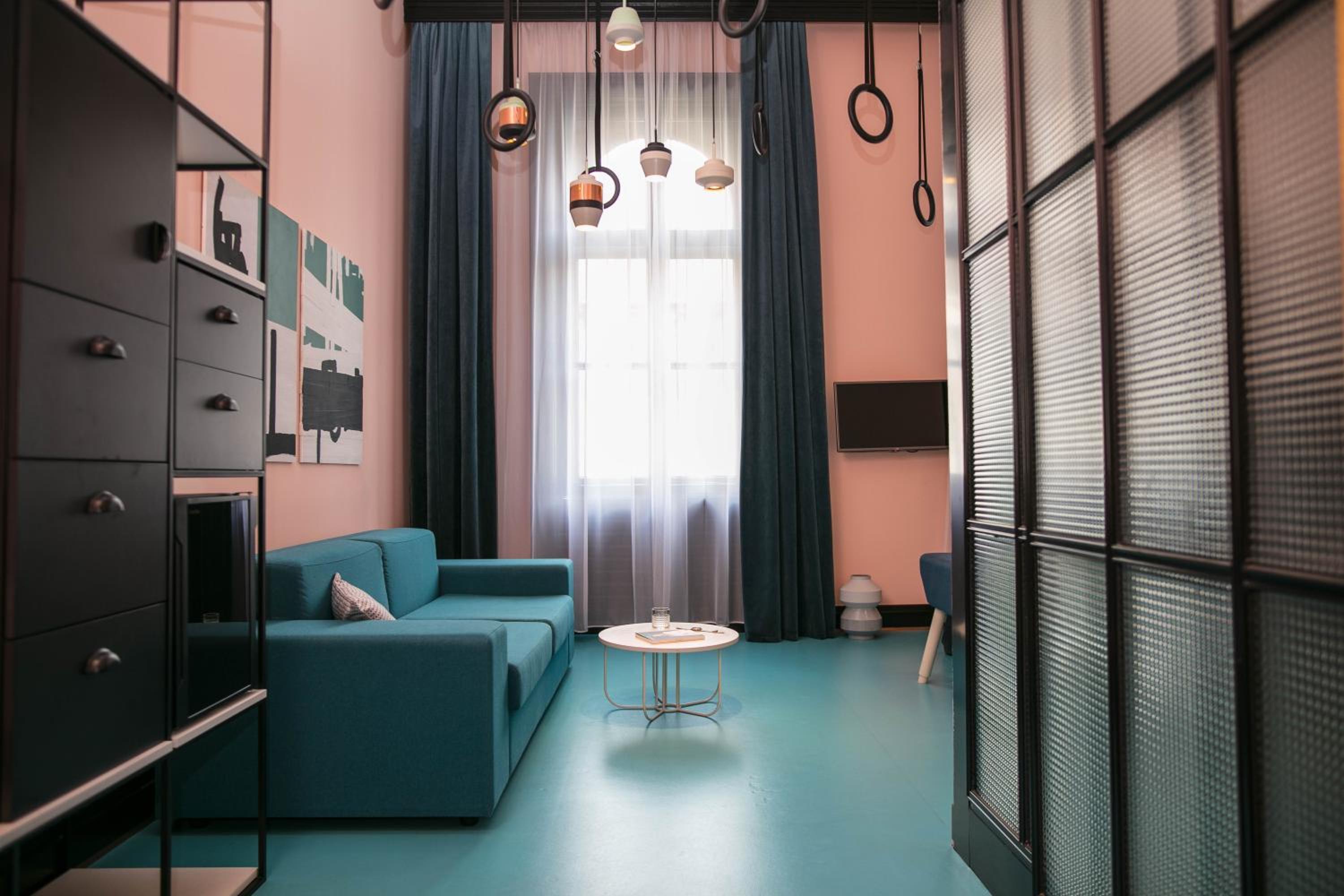 Black Rum (Large Plus)