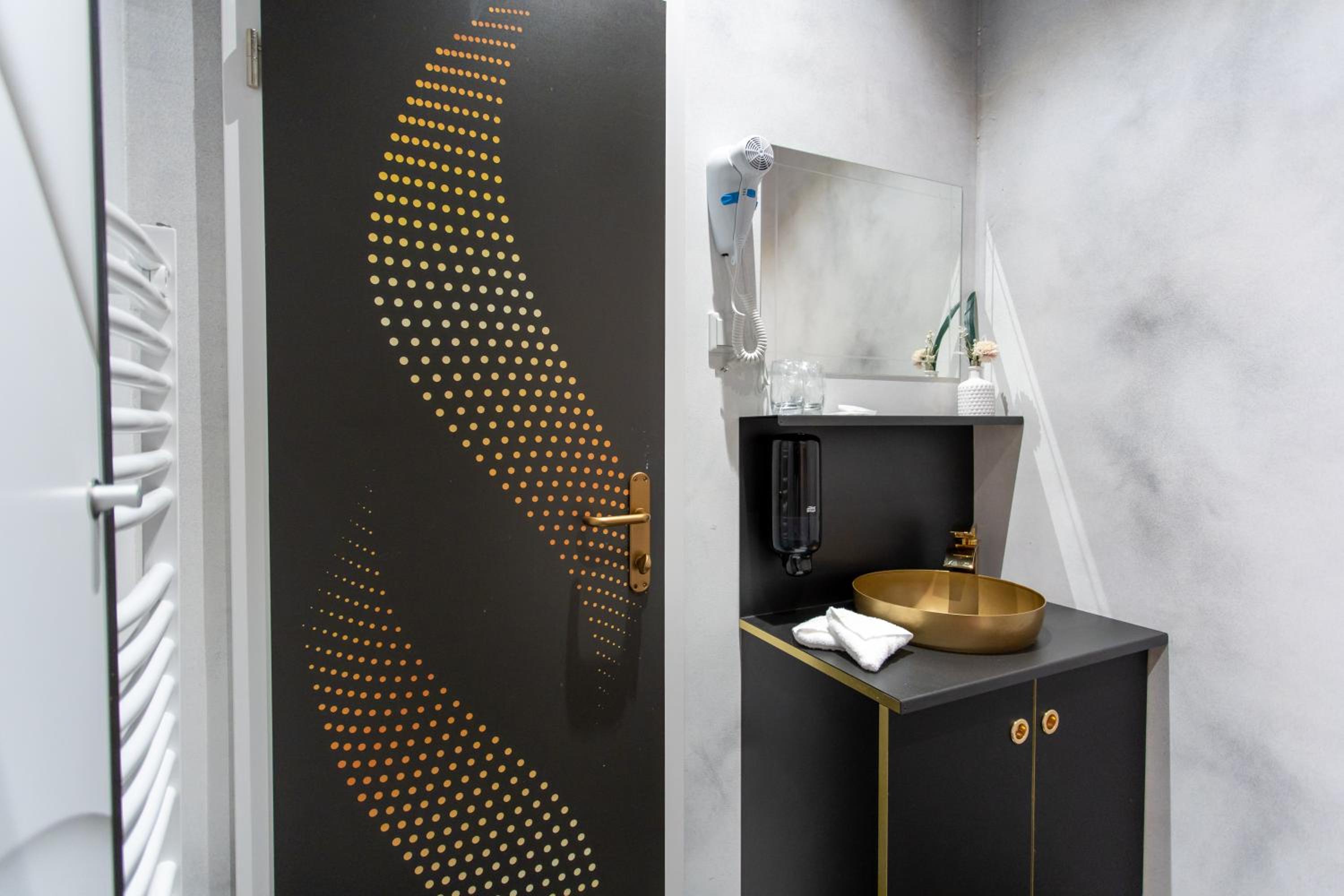 Family Room with City View 