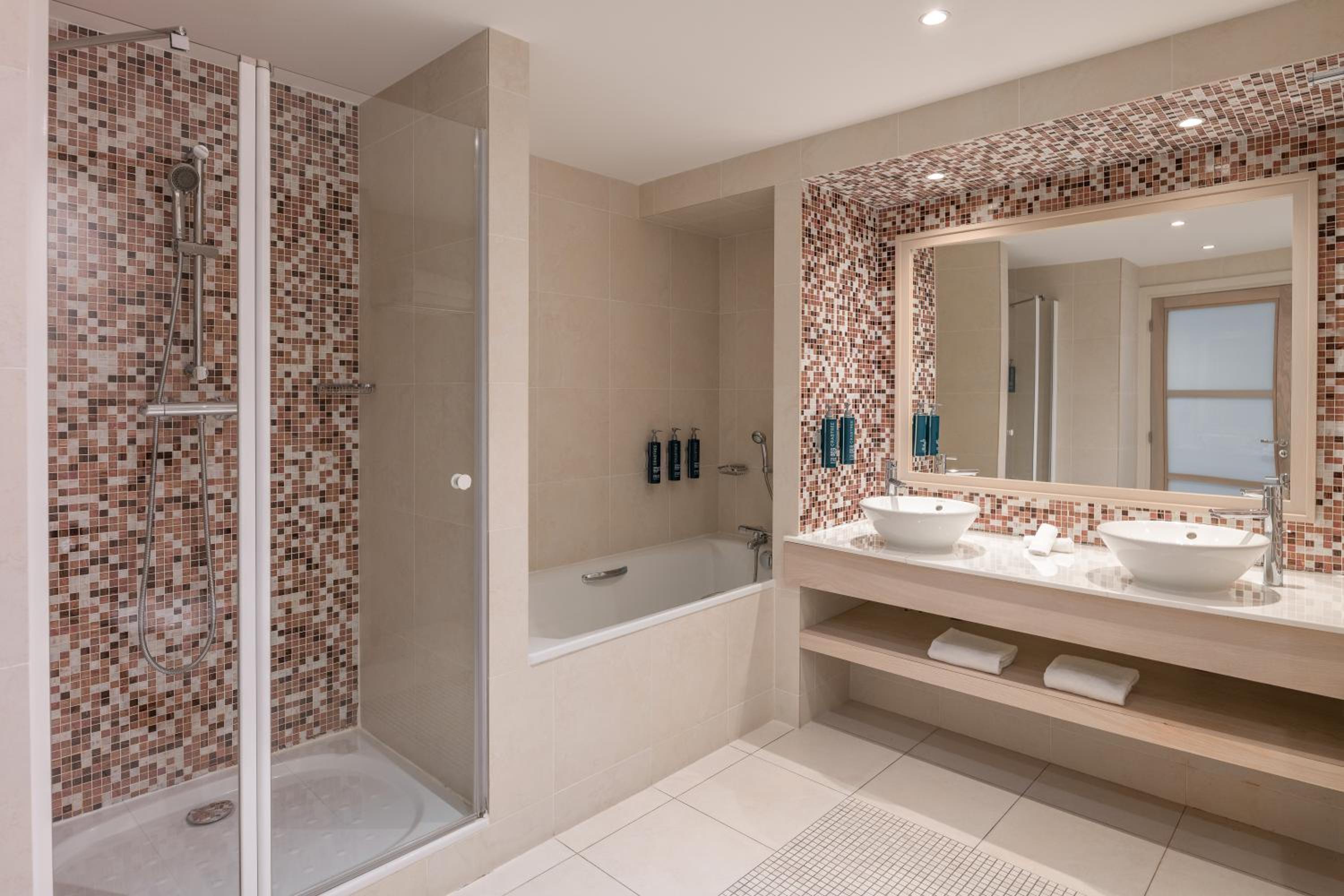 Family Suite with Kitchenette and Lake View 