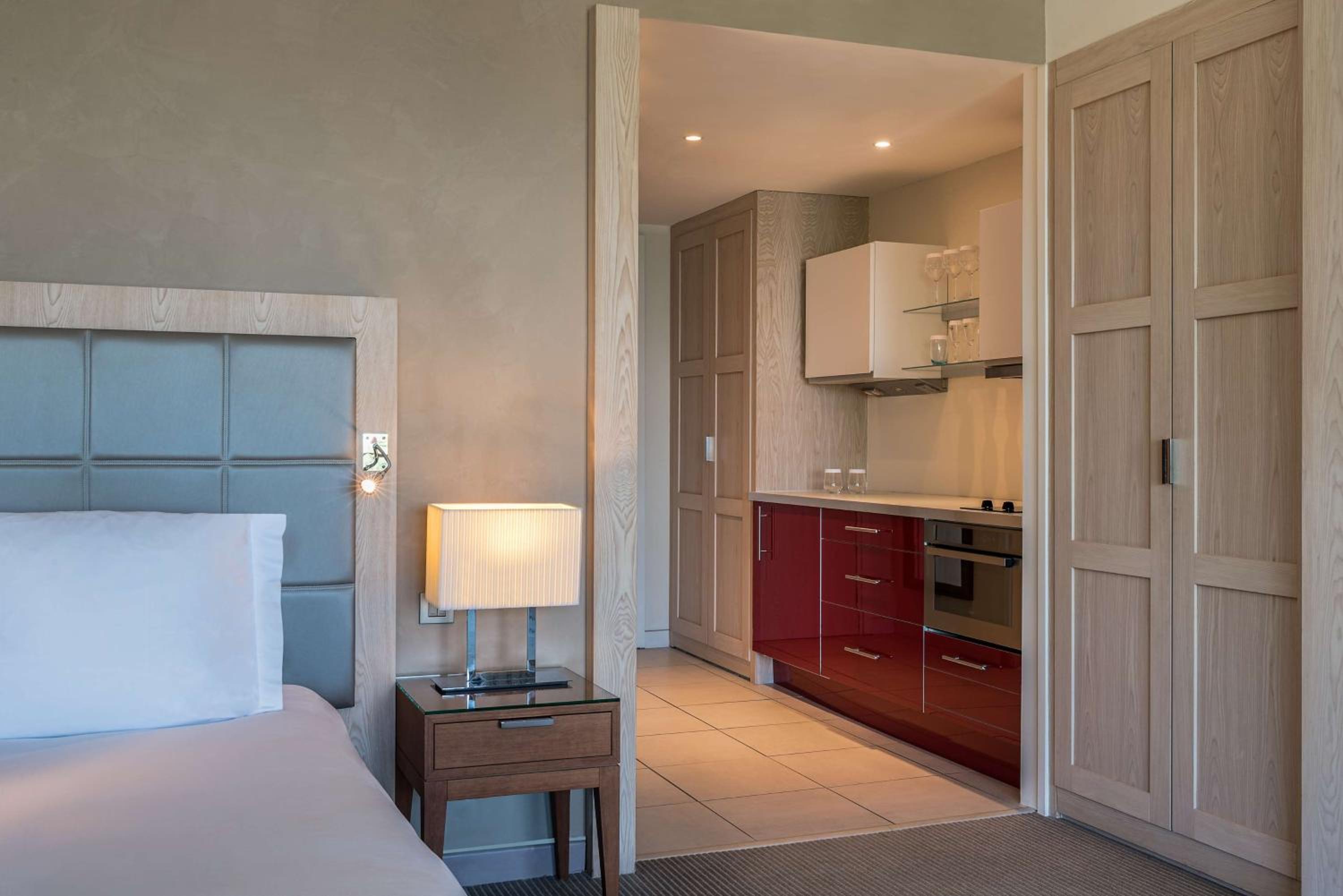 Family Suite with Kitchenette and Lake View 
