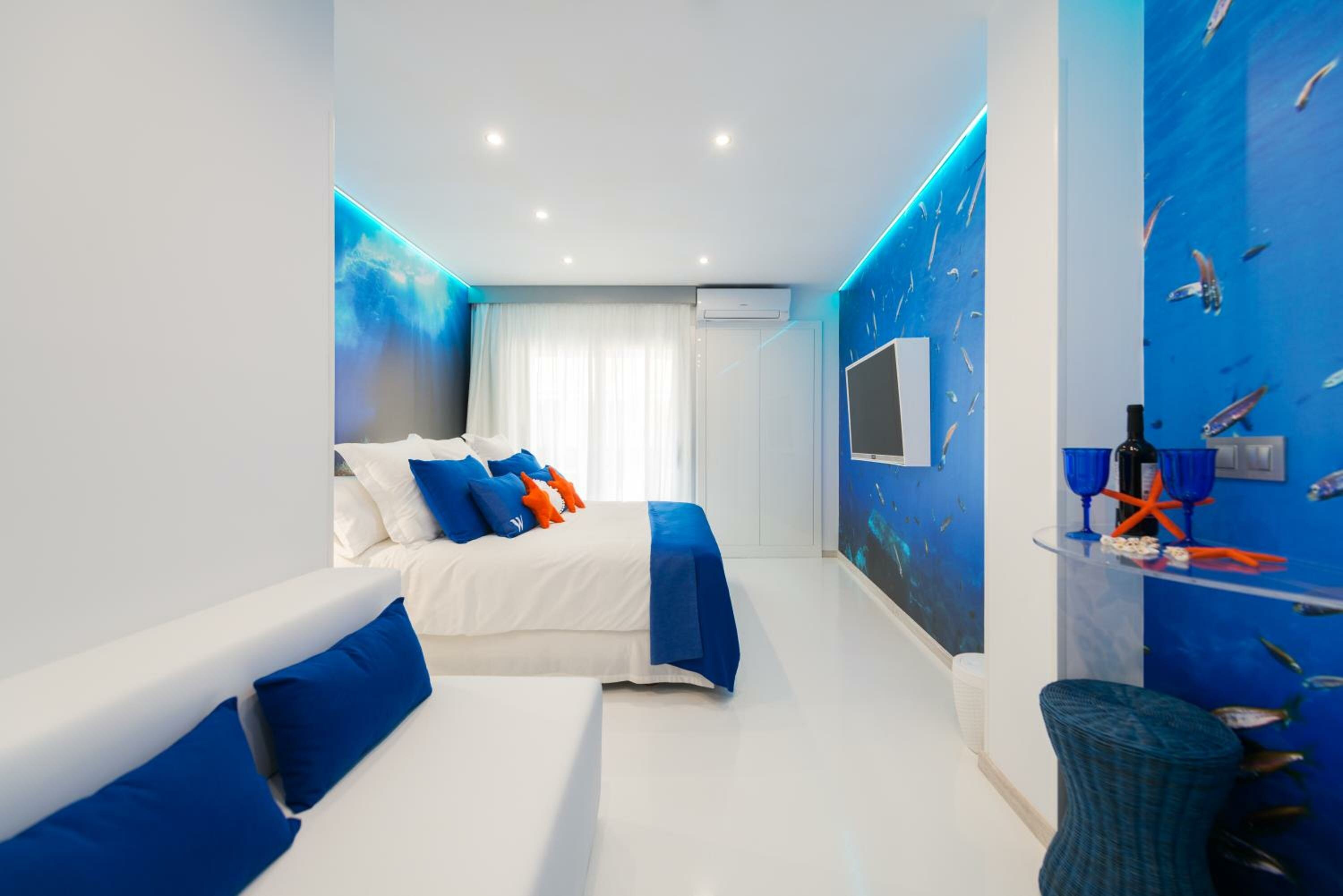 Double Room with Balcony and Partial Sea View