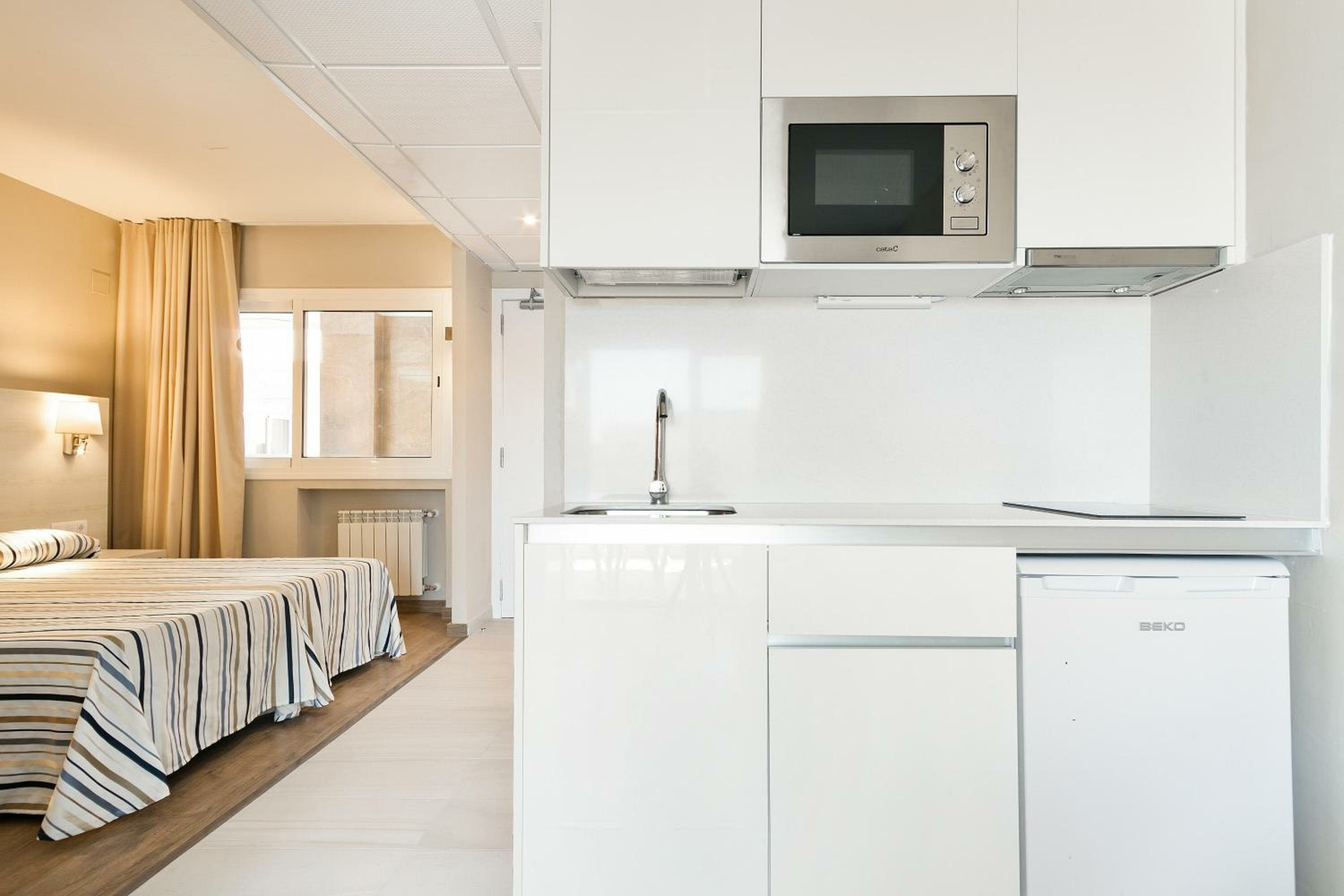 Studio (2 Adults + 1 Child)