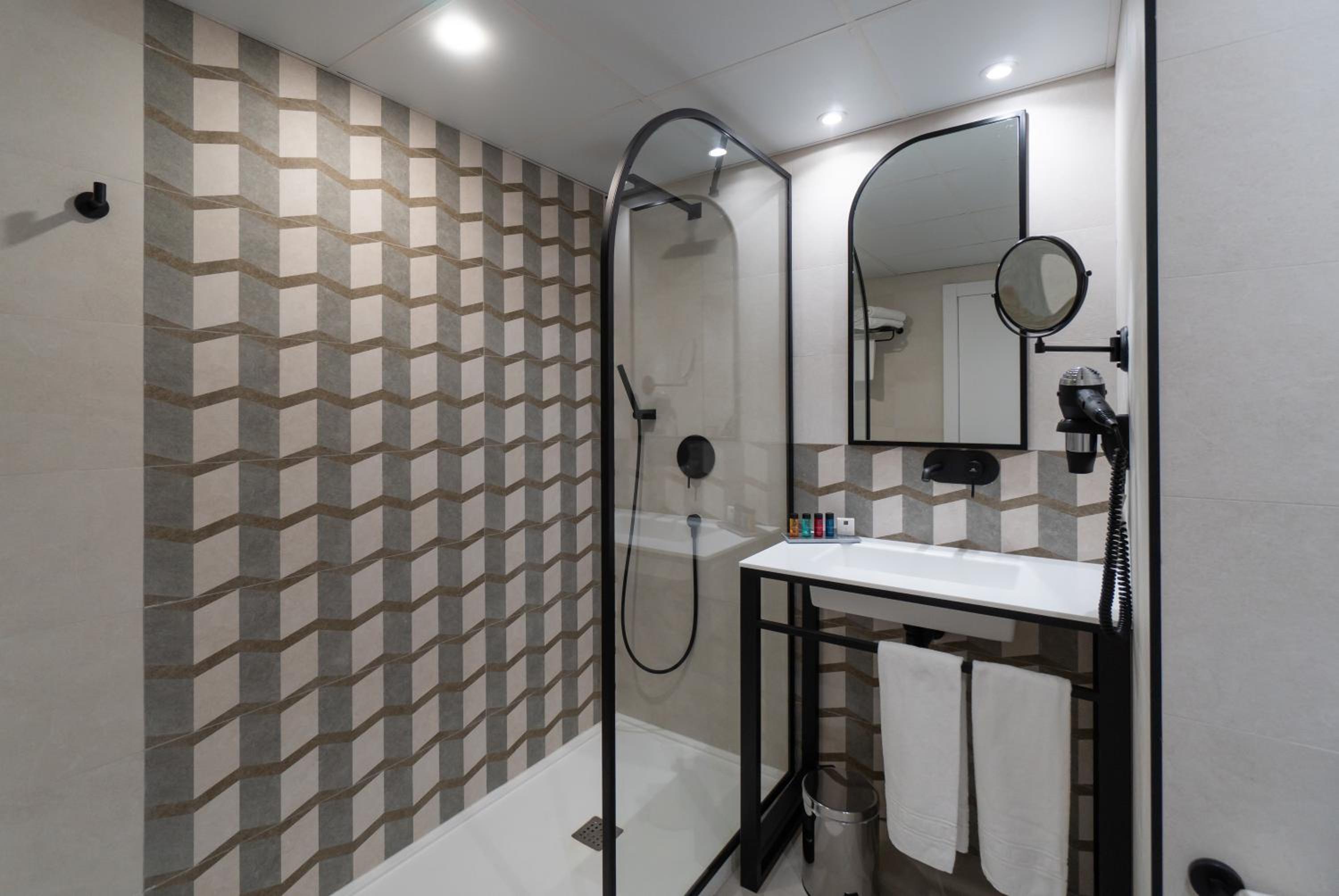 Junior Suite (2 Adults + 1 Child)