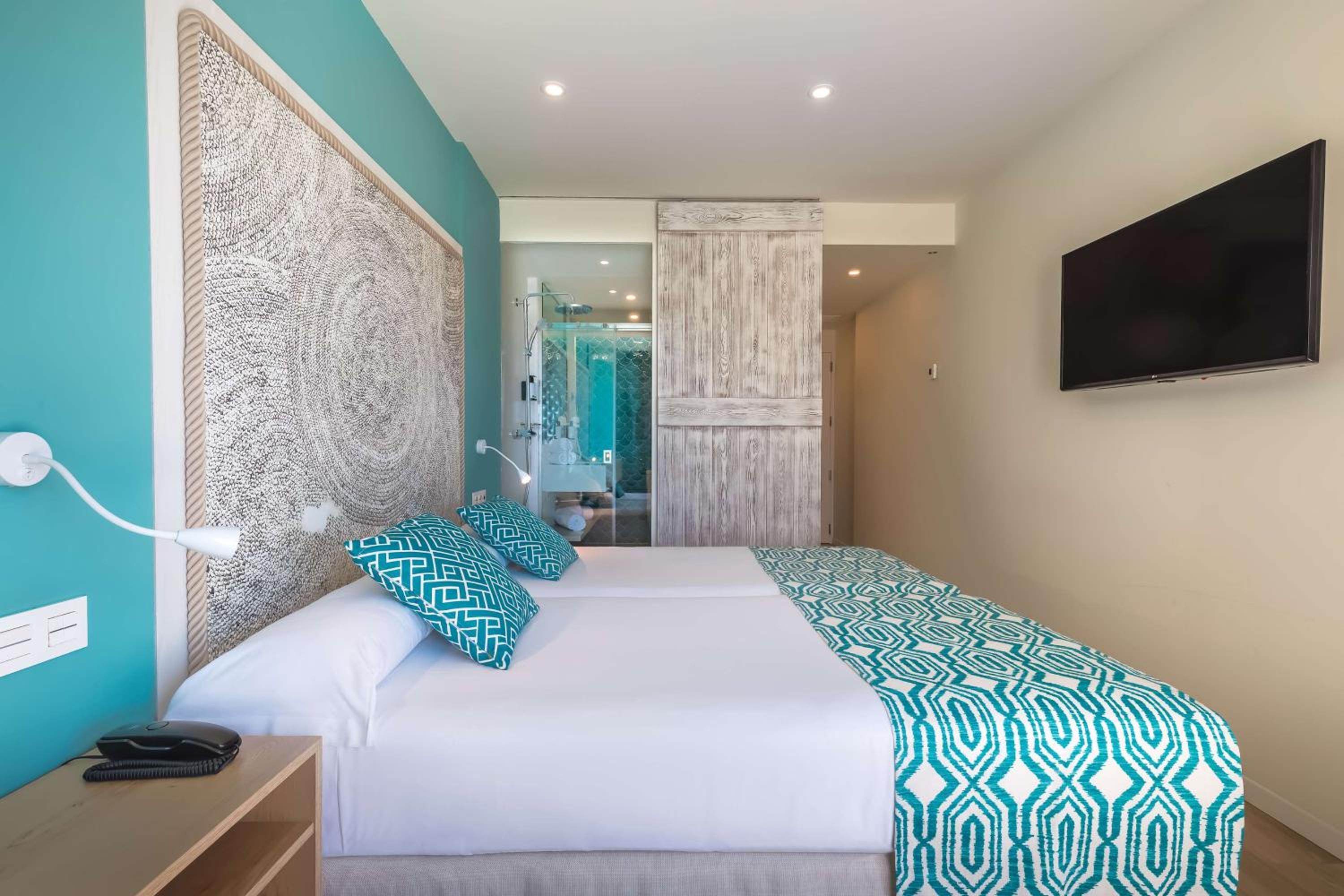 Double or Twin Room with Side Sea View