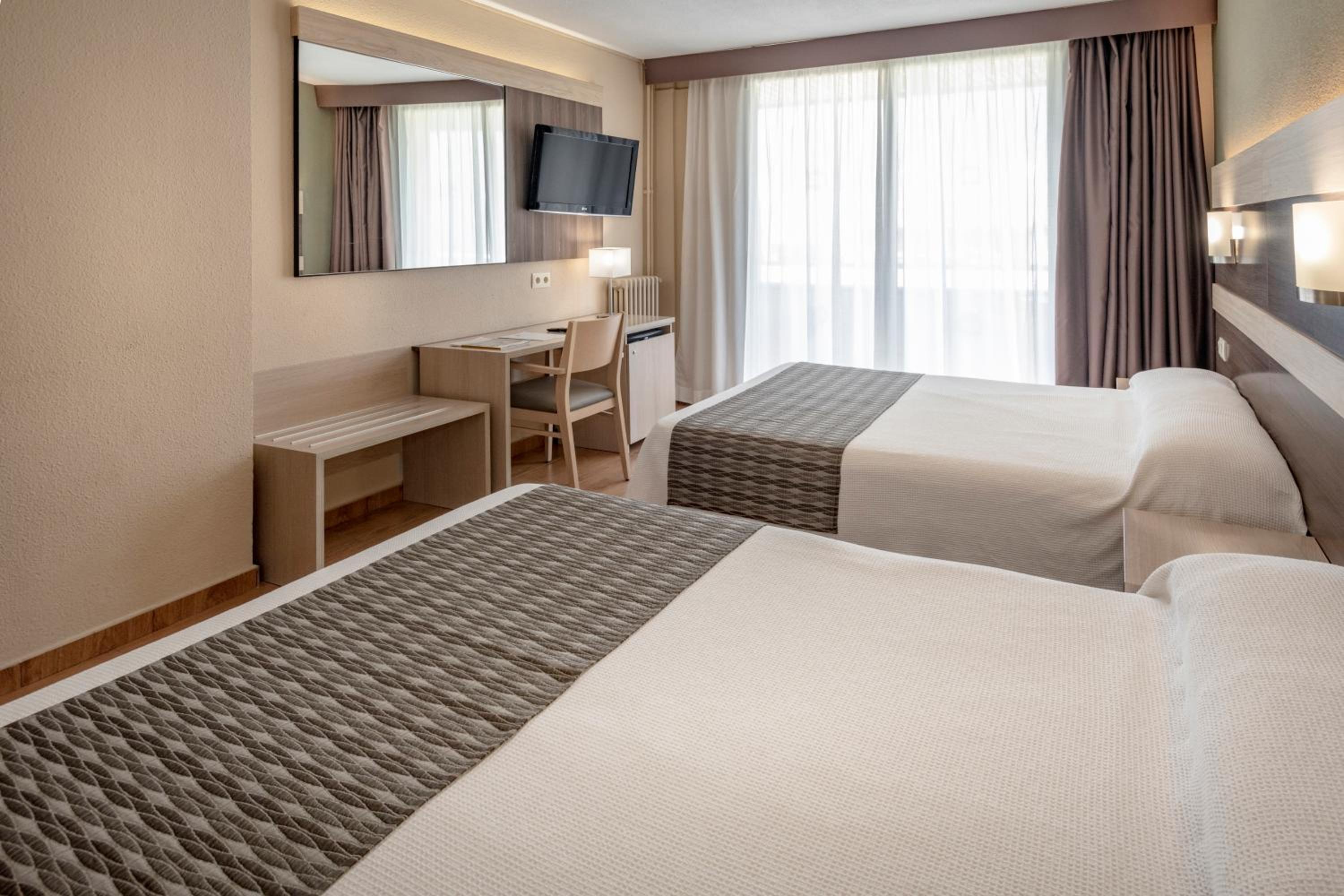 Quadruple Room (2 Adults + 2 Children)