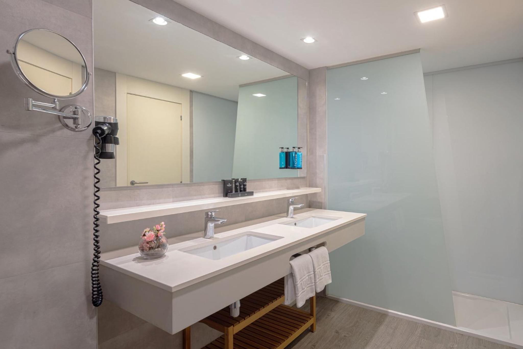 Executive Double or Twin Room with Partial Sea View