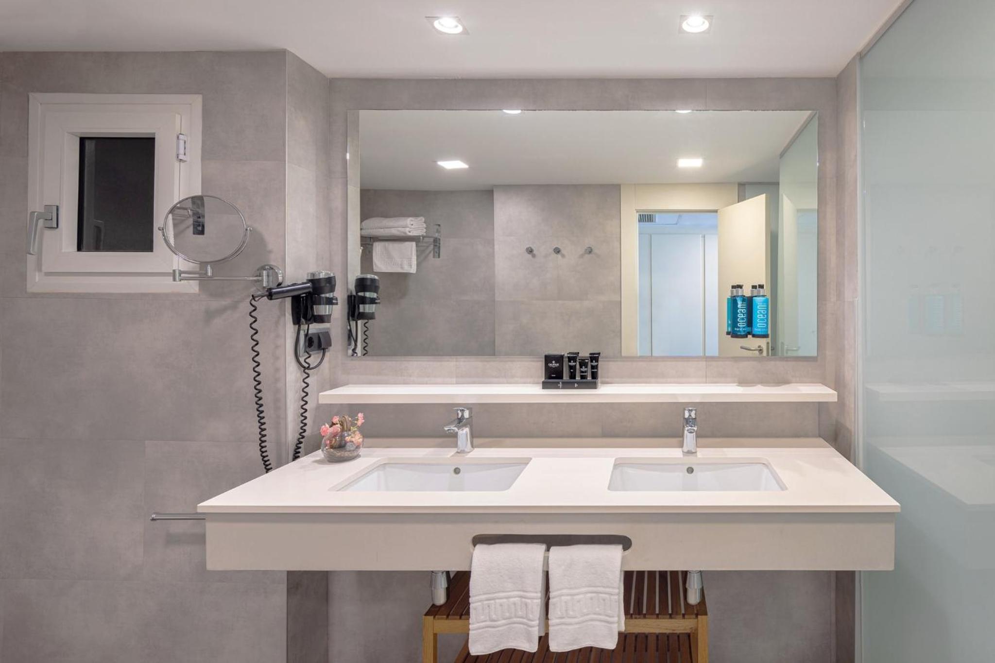 Executive Double or Twin Room with Partial Sea View