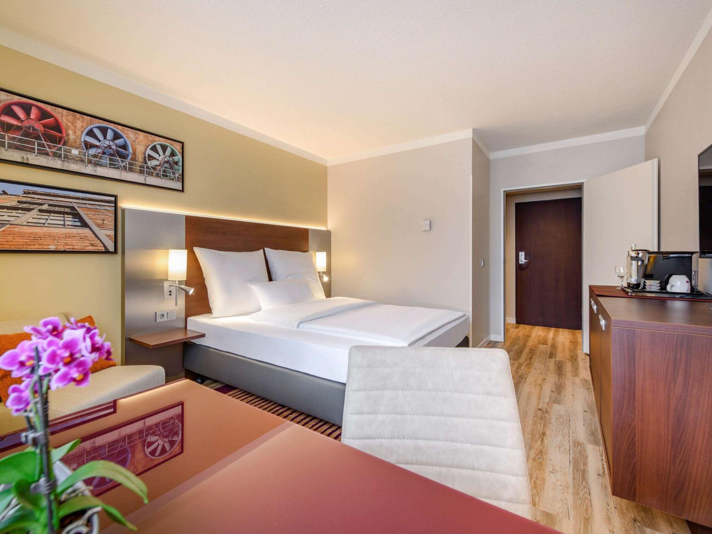 Standard Queen Room