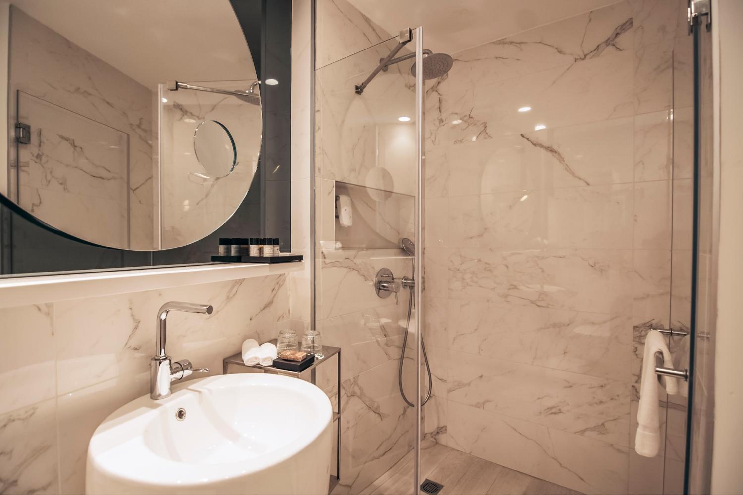 Deluxe Double or Twin Room with City View