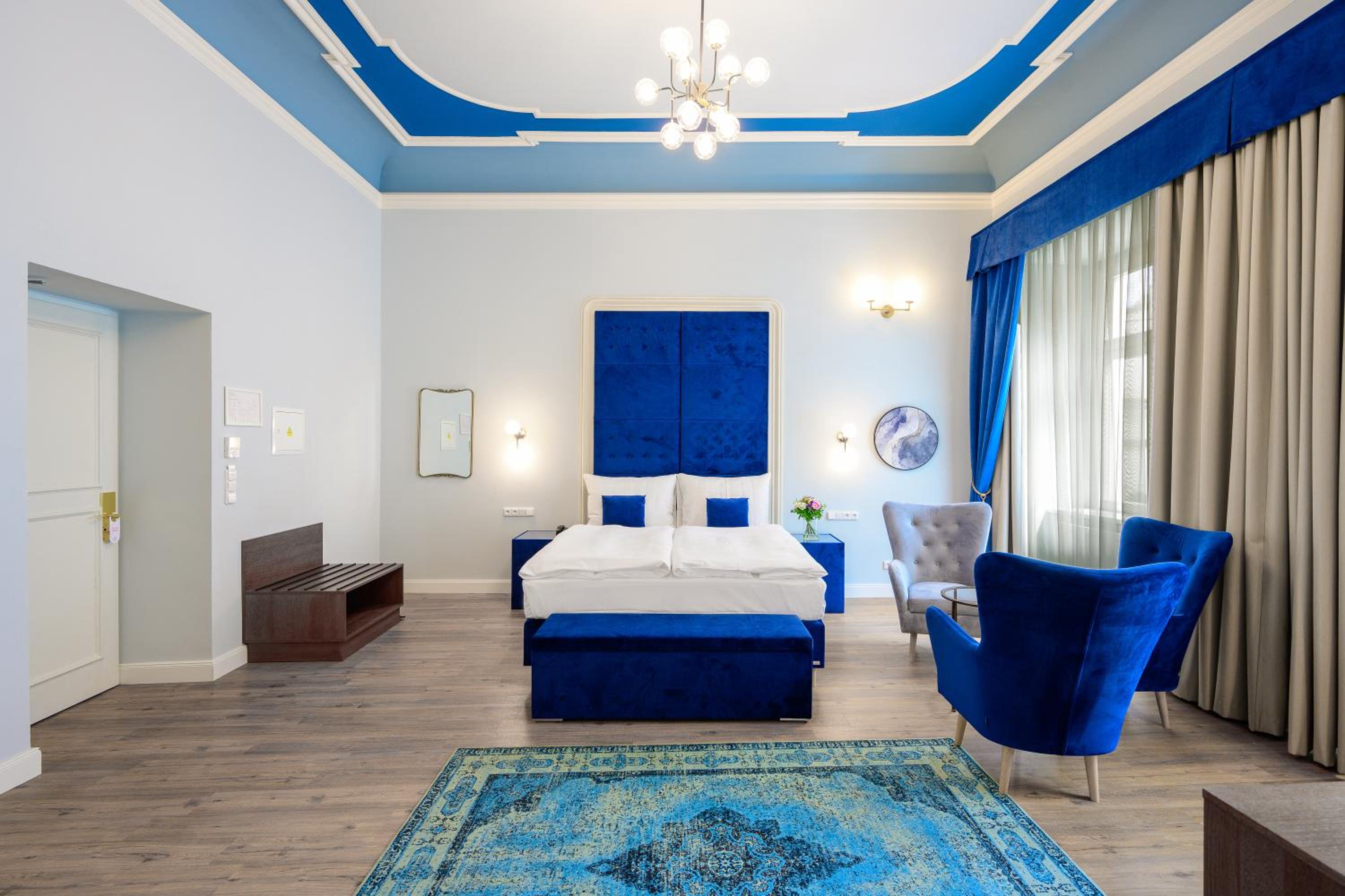 Family Suite with Street View