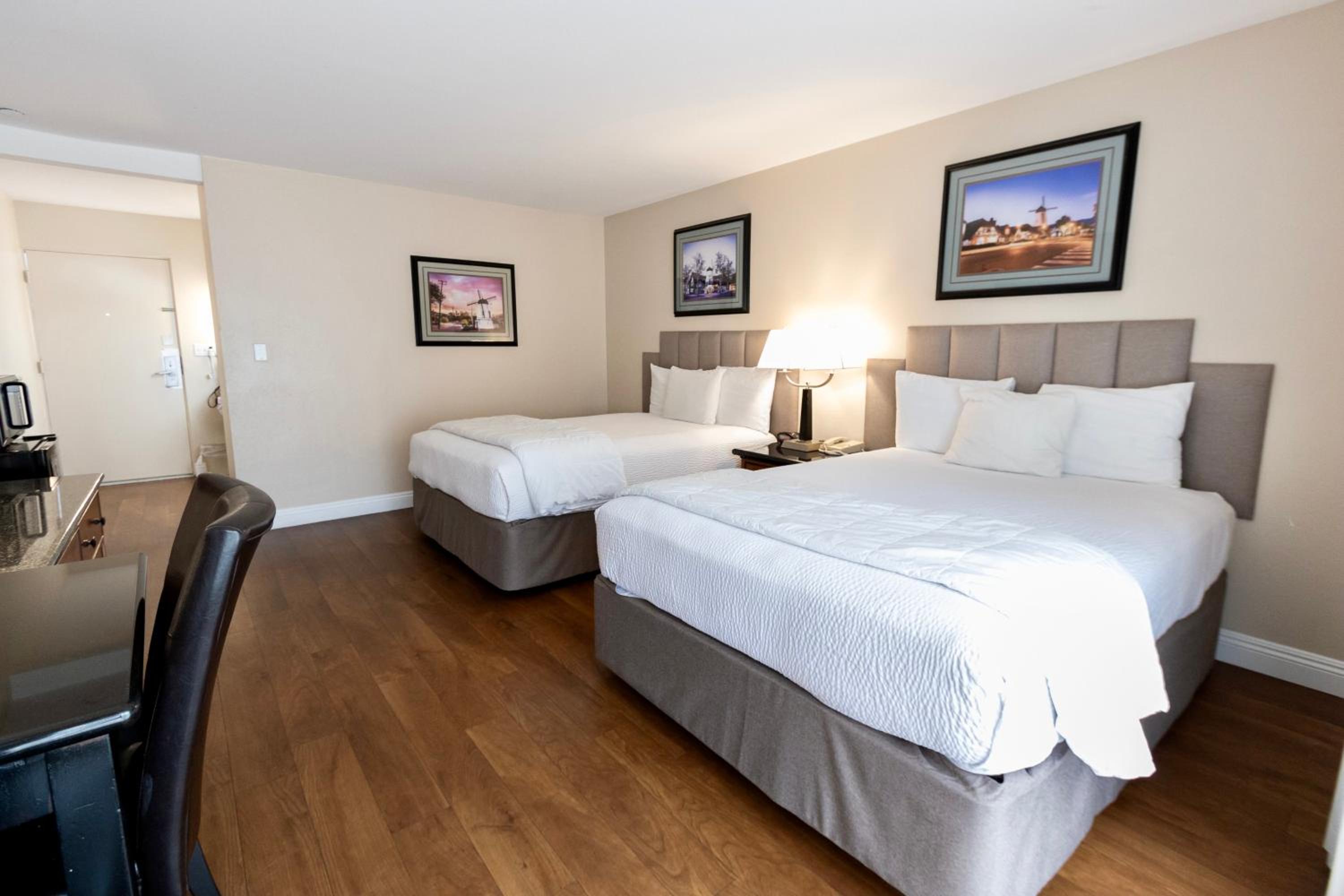 Standard Queen Room with Two Queen Beds Downstairs