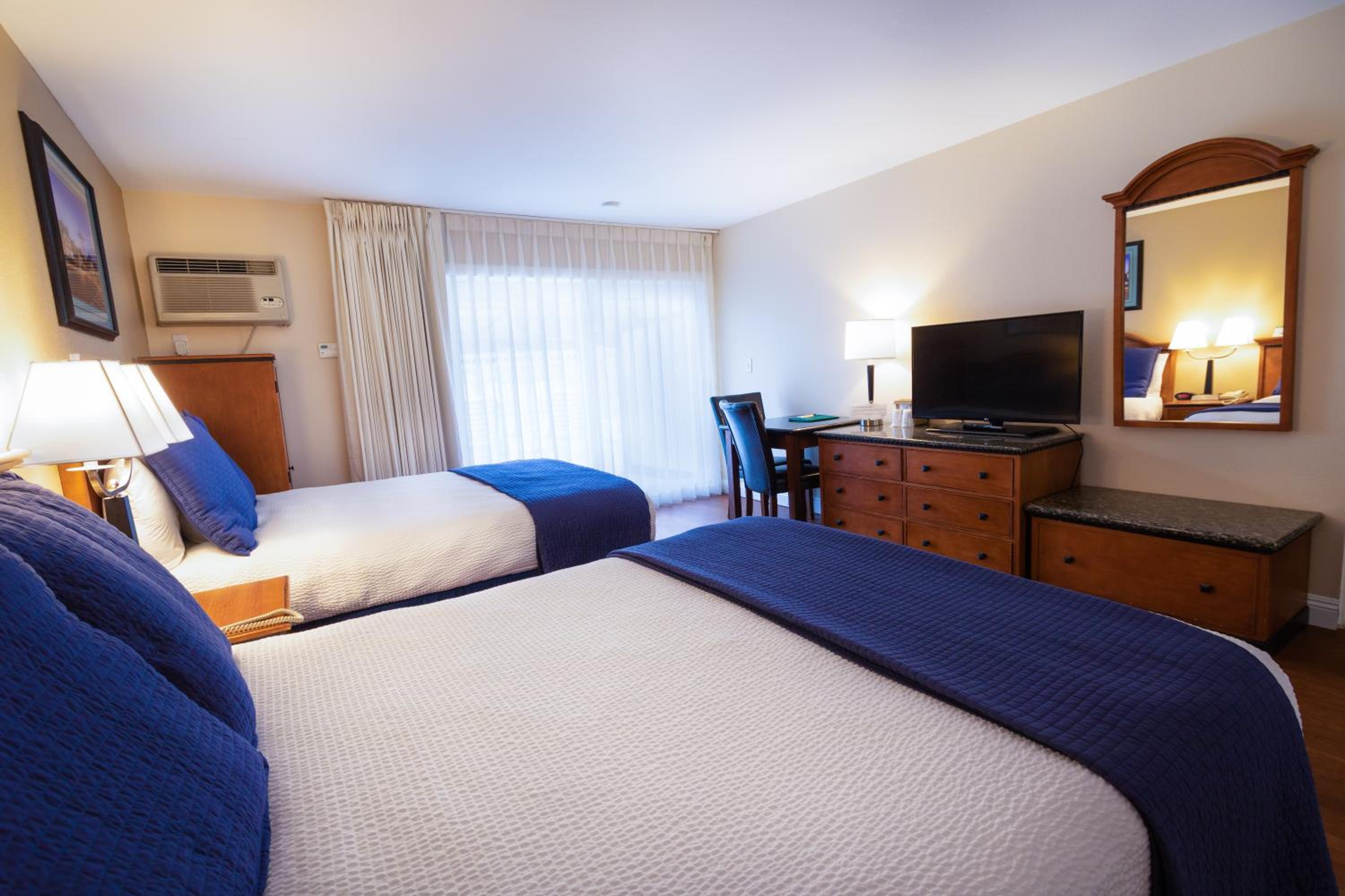 Deluxe Queen Room with Two Queen Beds Downstairs