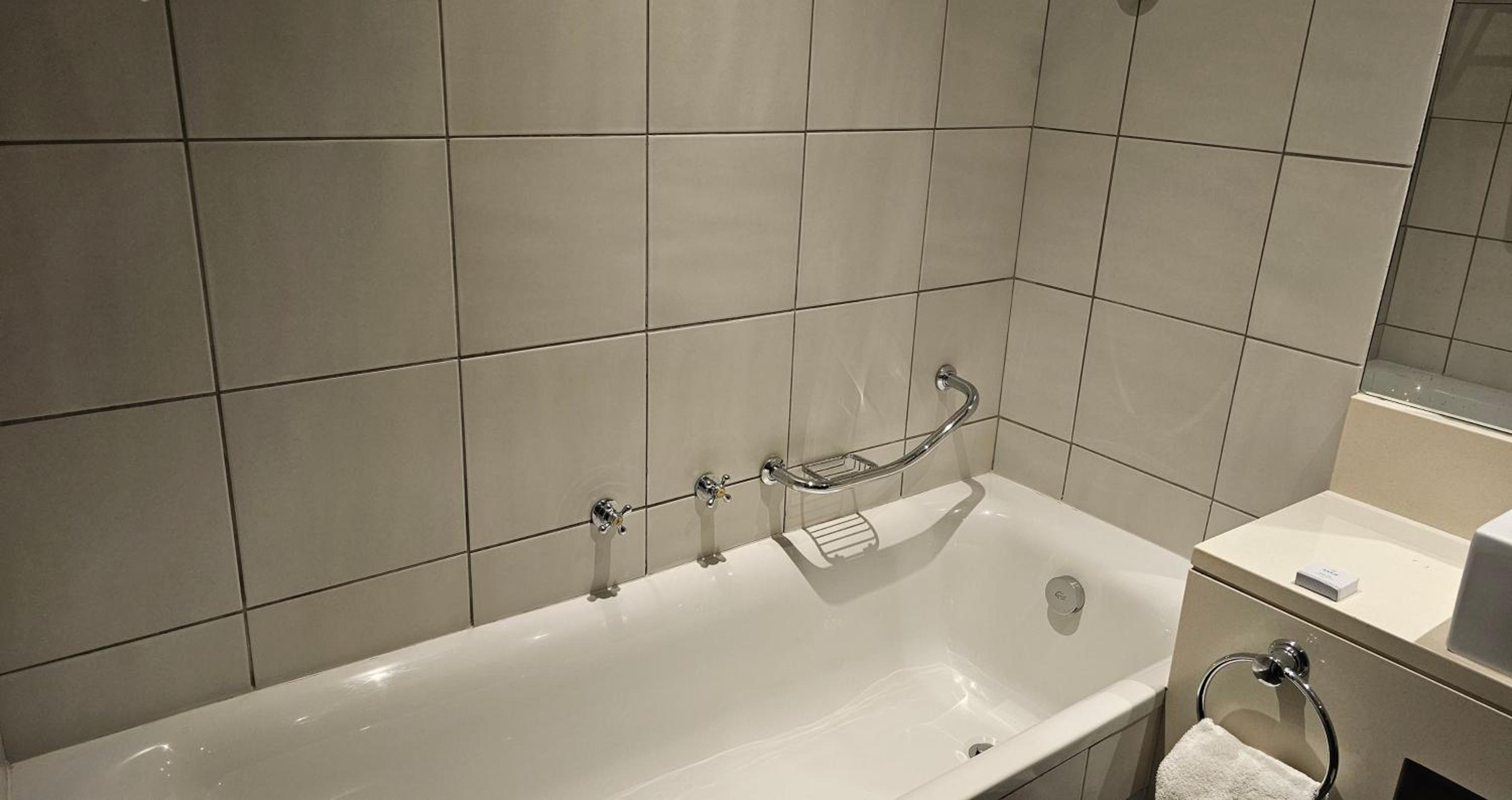 Deluxe King Suite