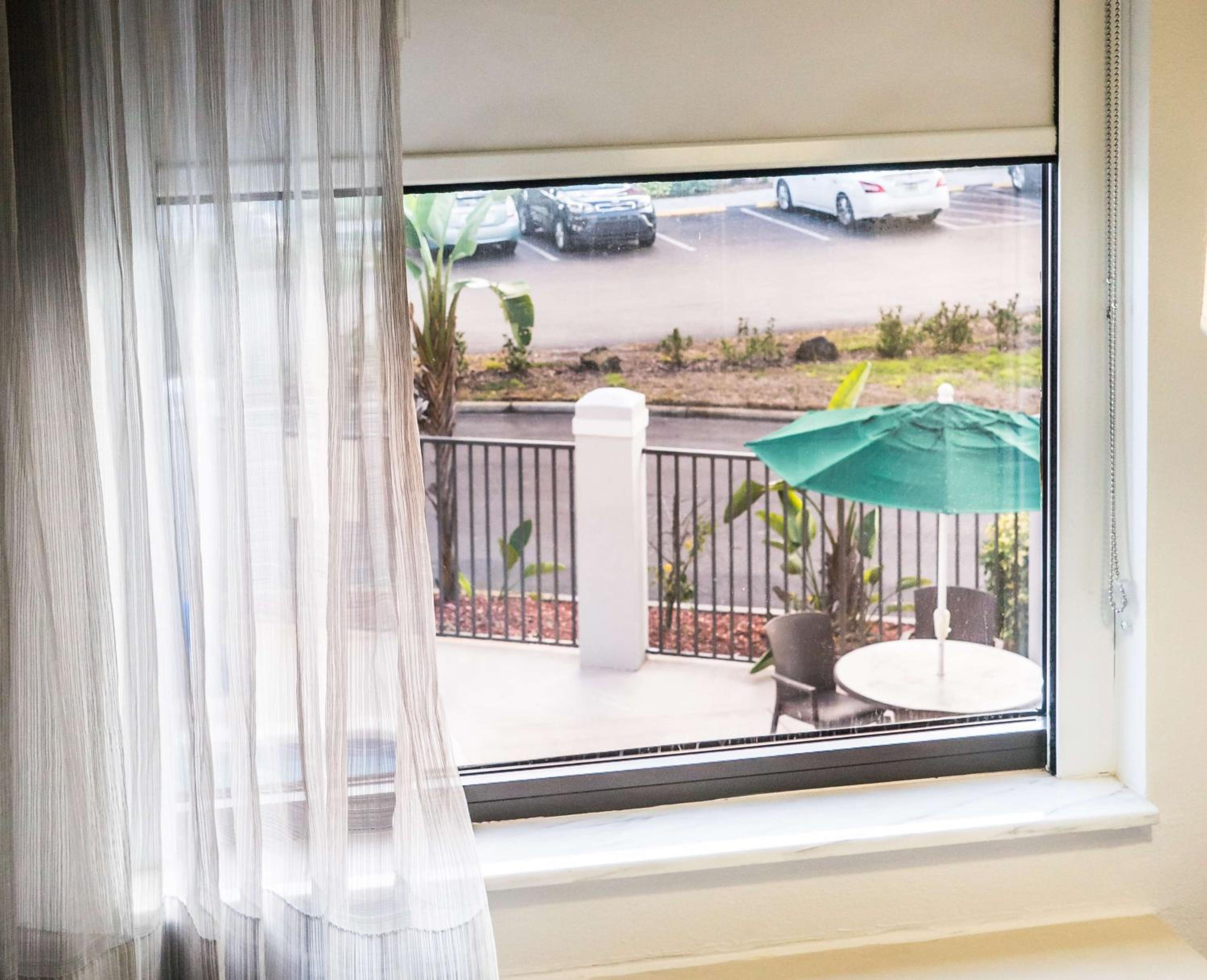 King Room with Accessible Tub - Mobility and Hearing Access/Non-Smoking