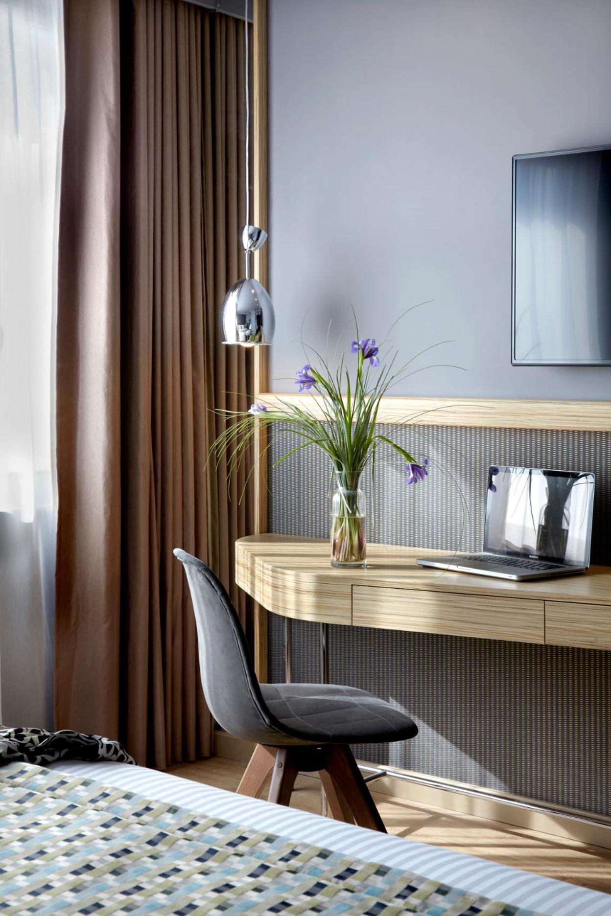 Standard Twin Room with Atrium View