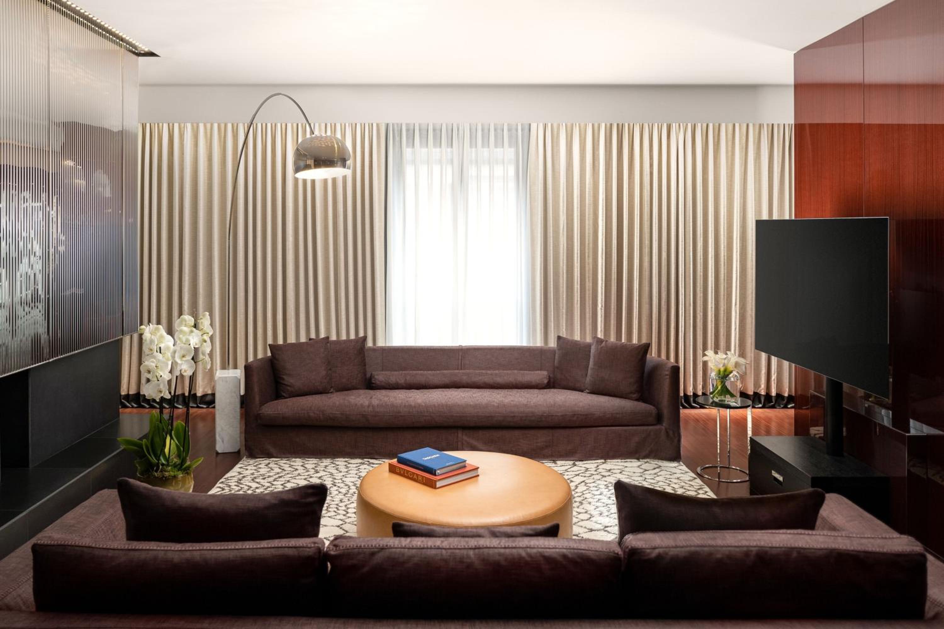 One-Bedroom King Suite with Urban View