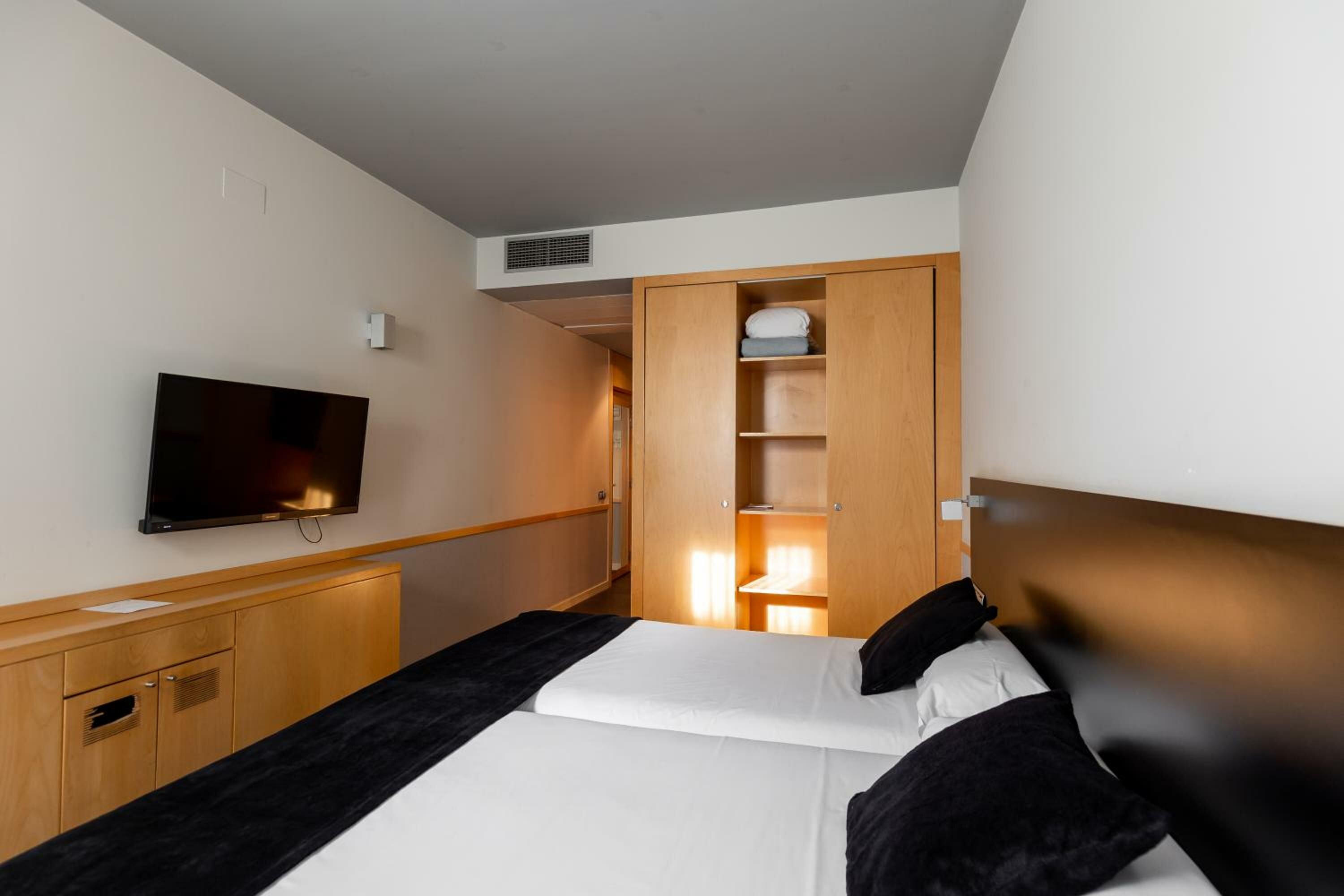 Double or Twin Room (1-2 Adults)