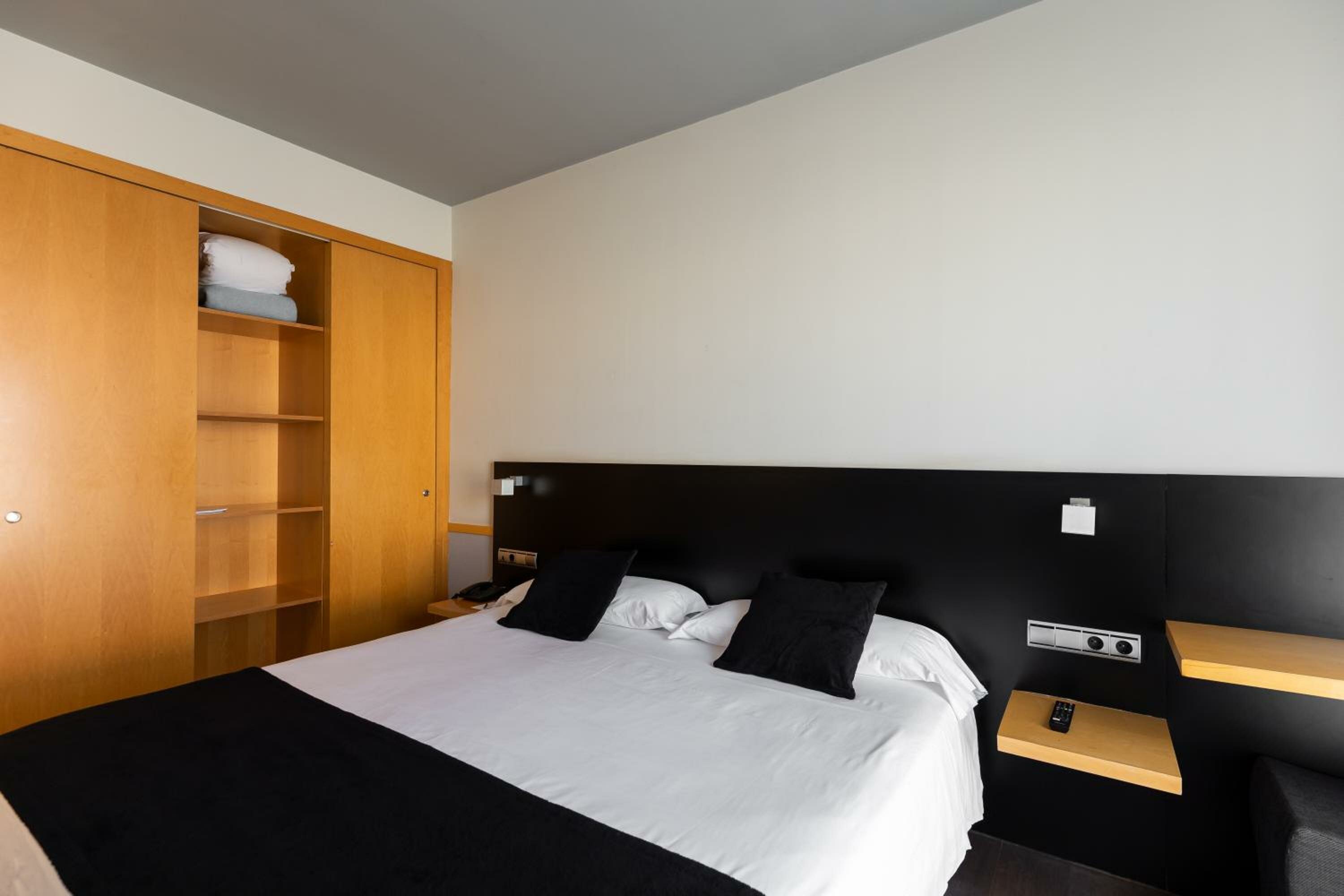 Double or Twin Room (1-2 Adults)