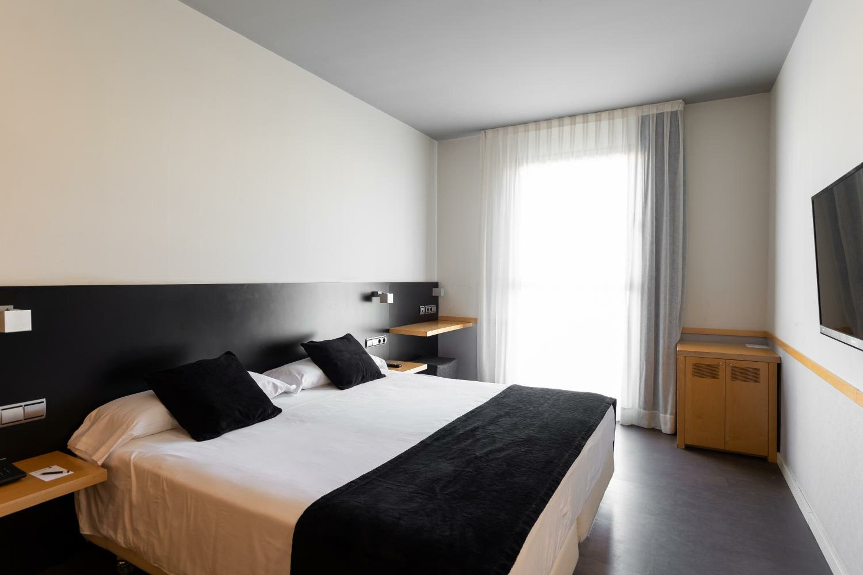 Double or Twin Room (1-2 Adults)