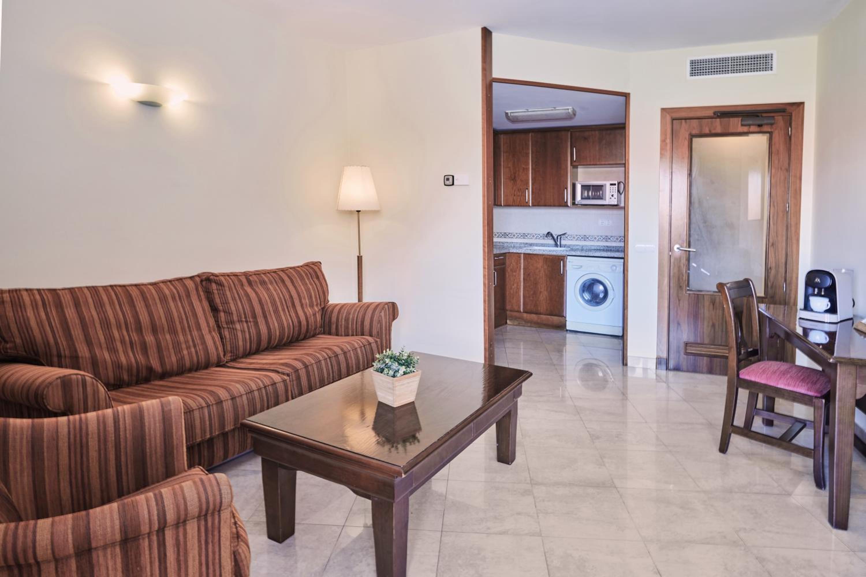 Apartment with Pool View 