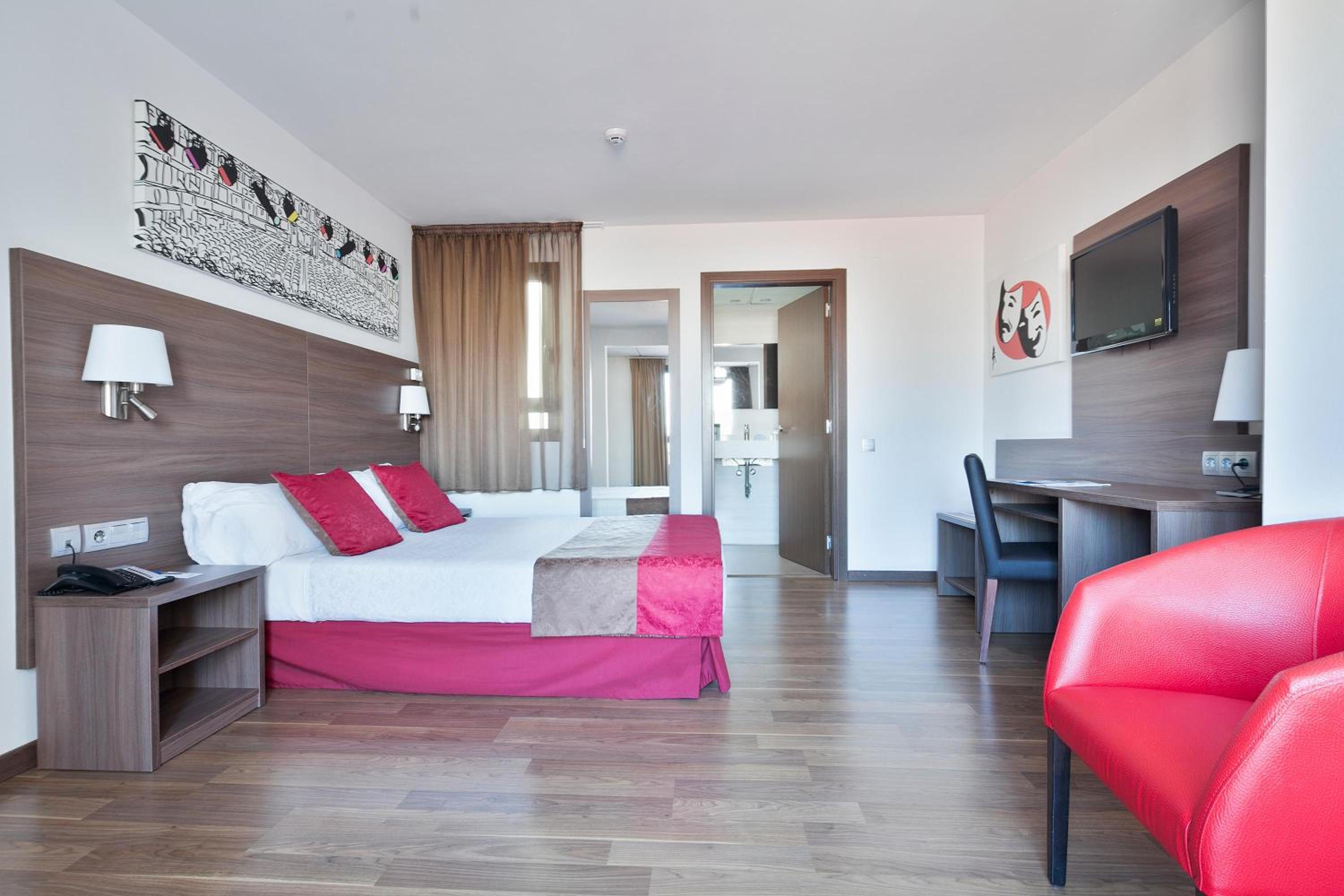 Double or Twin Room (1-2 Adults)