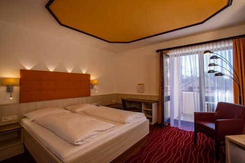 Comfort Double Room with Balcony в Hotel Am Kurpark