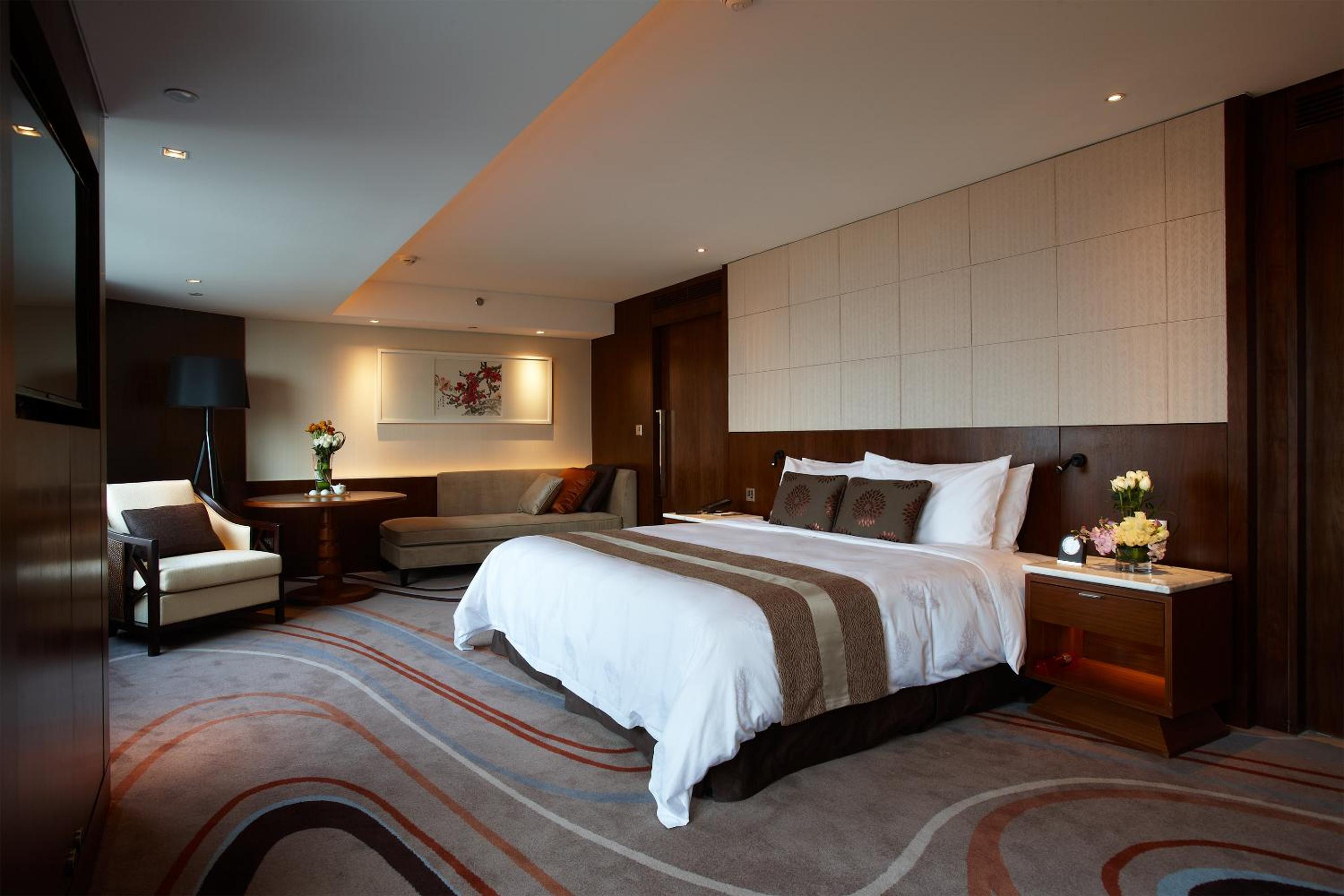 Club Deluxe King Room with City View