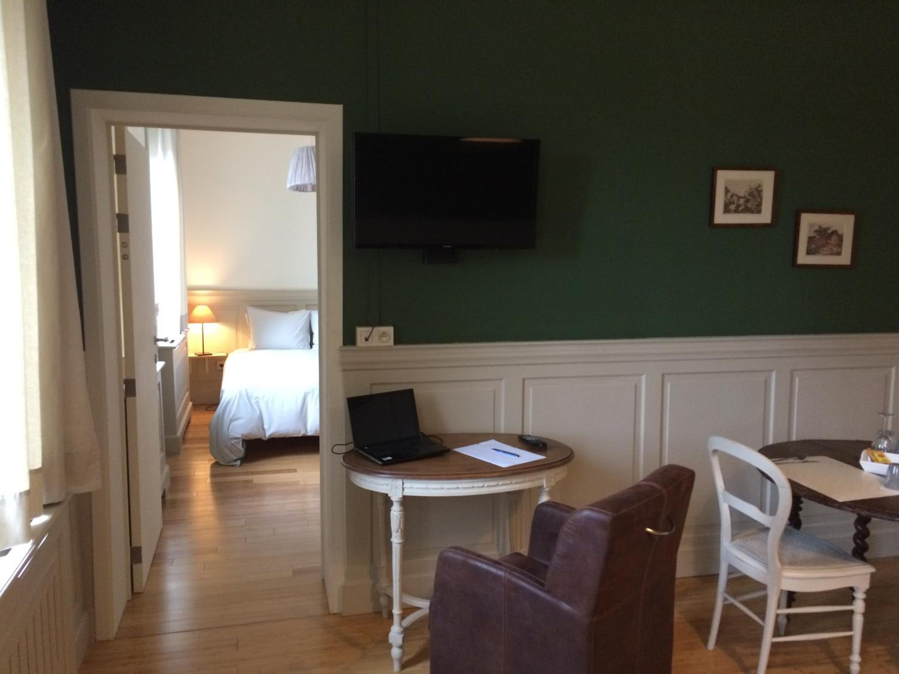 Apartment with Garden View