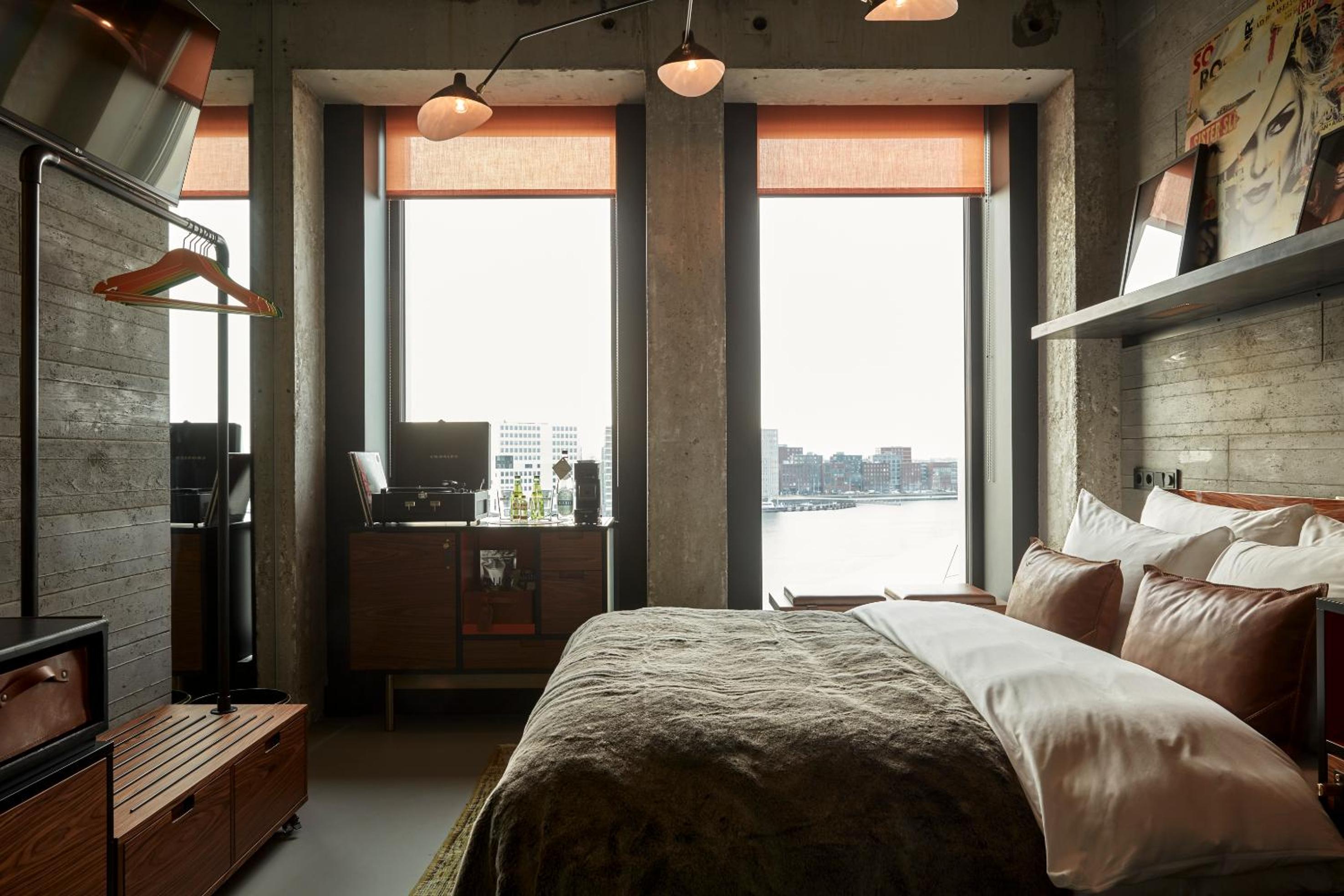 Deluxe Room with City View