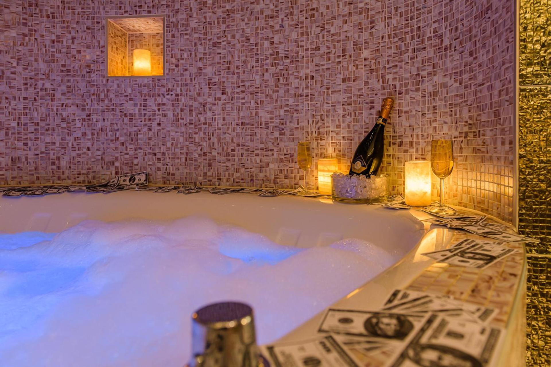 King Suite with Spa Bath (Millionaire)