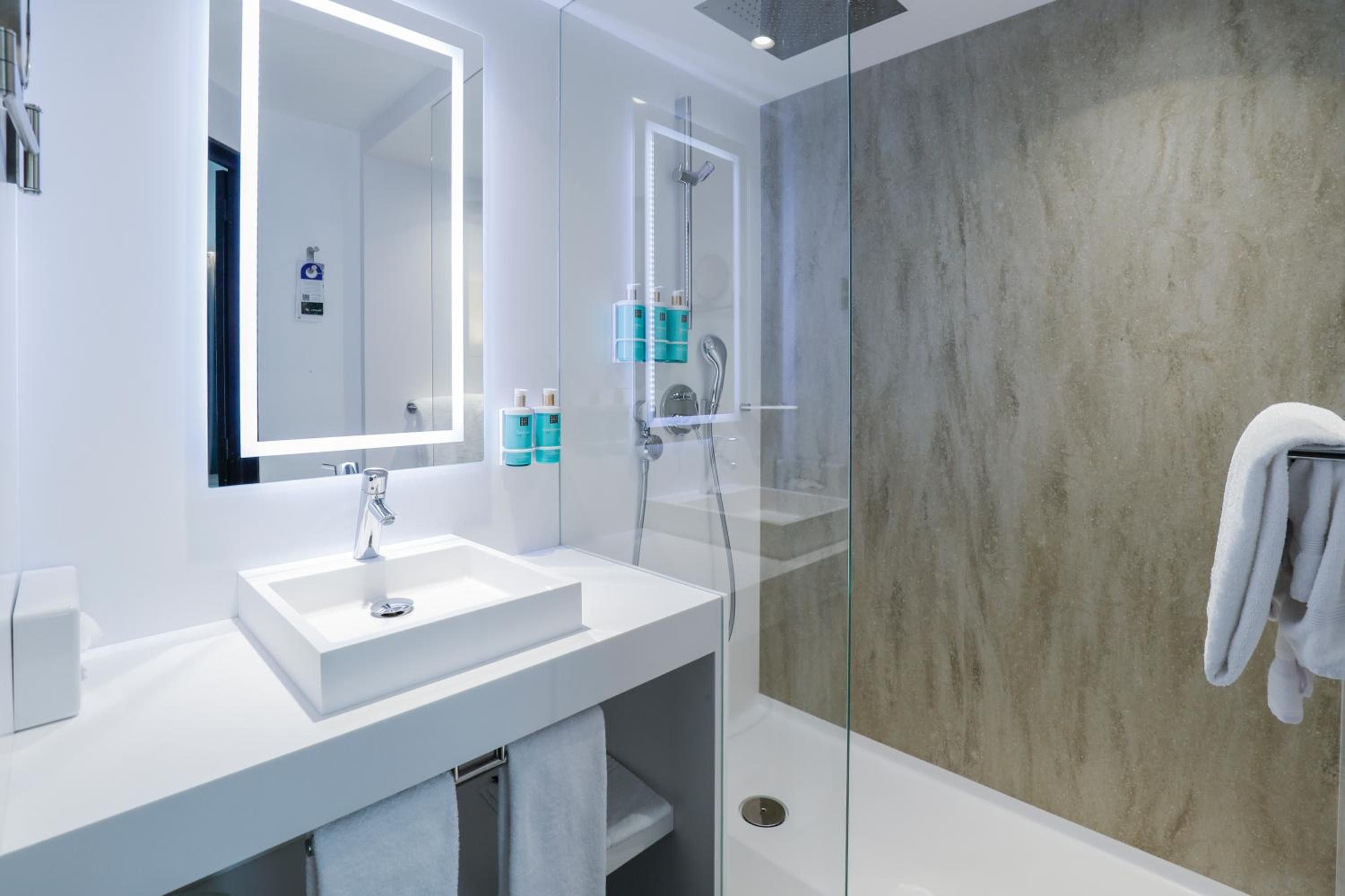 Executive Queen Room with Sofa