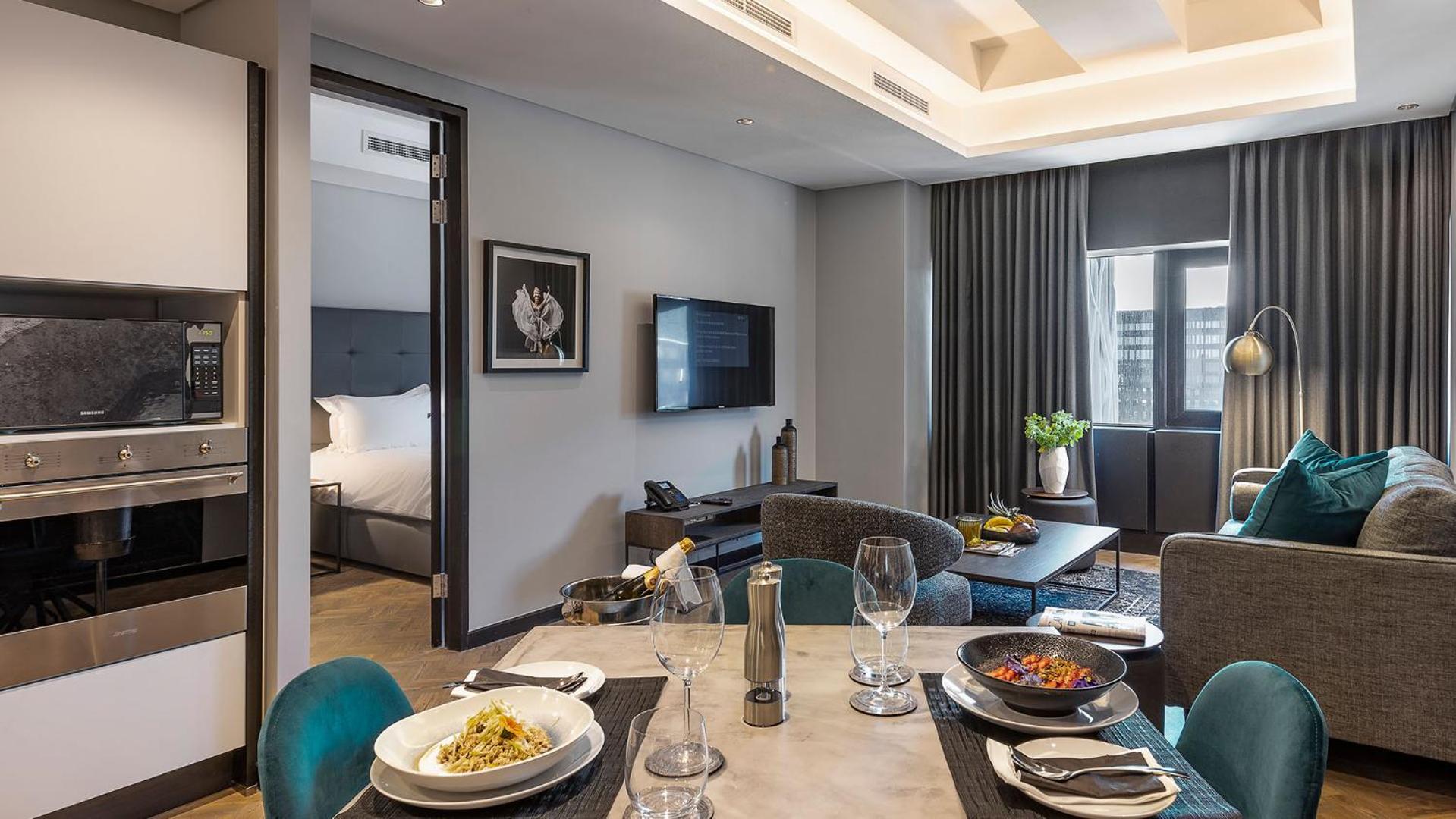 Deluxe One Bedroom Apartment with Mountain View