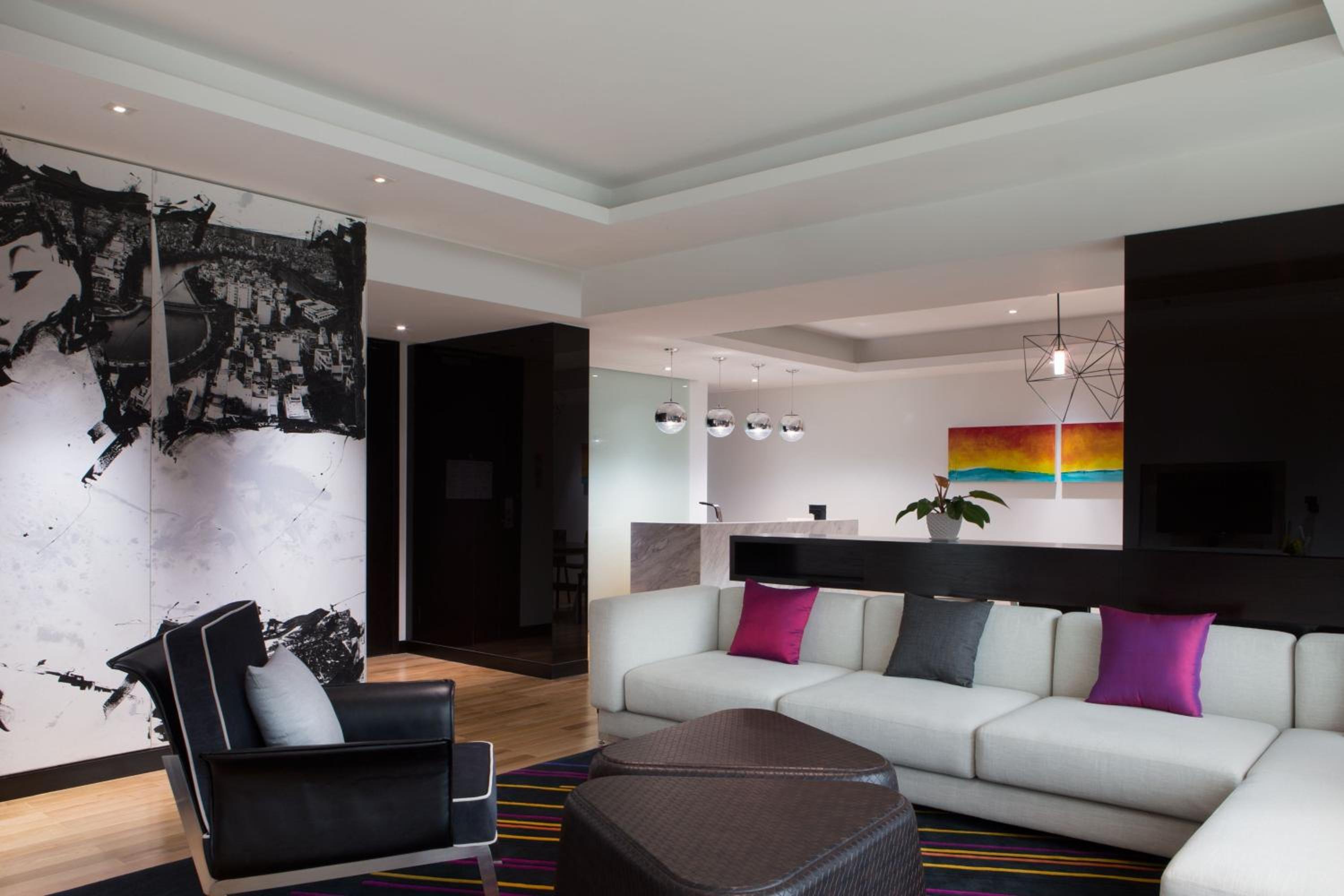 One bedroom Connecting Apartment, Concierge lounge access, 1 King