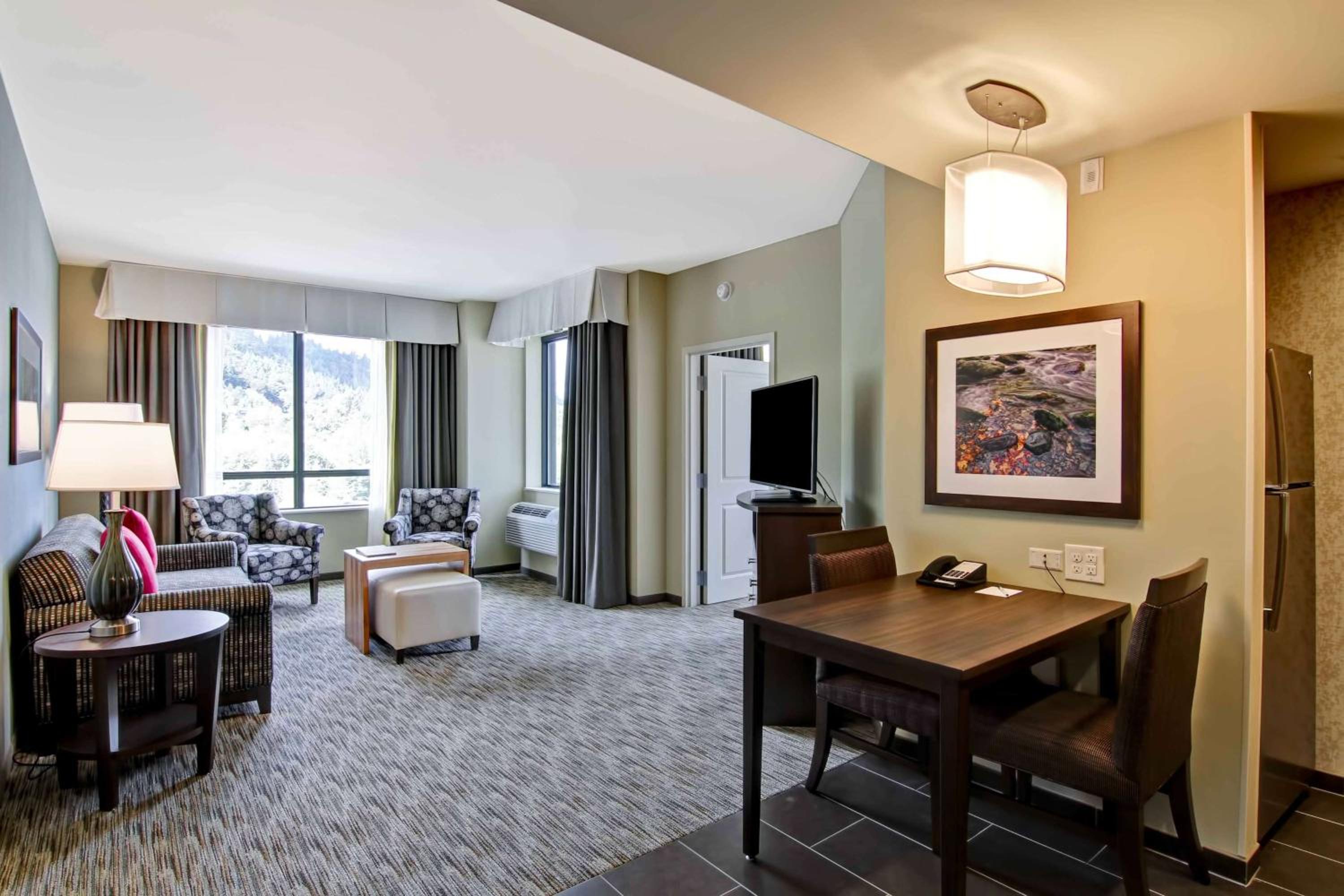 One-Bedroom King Corner Suite