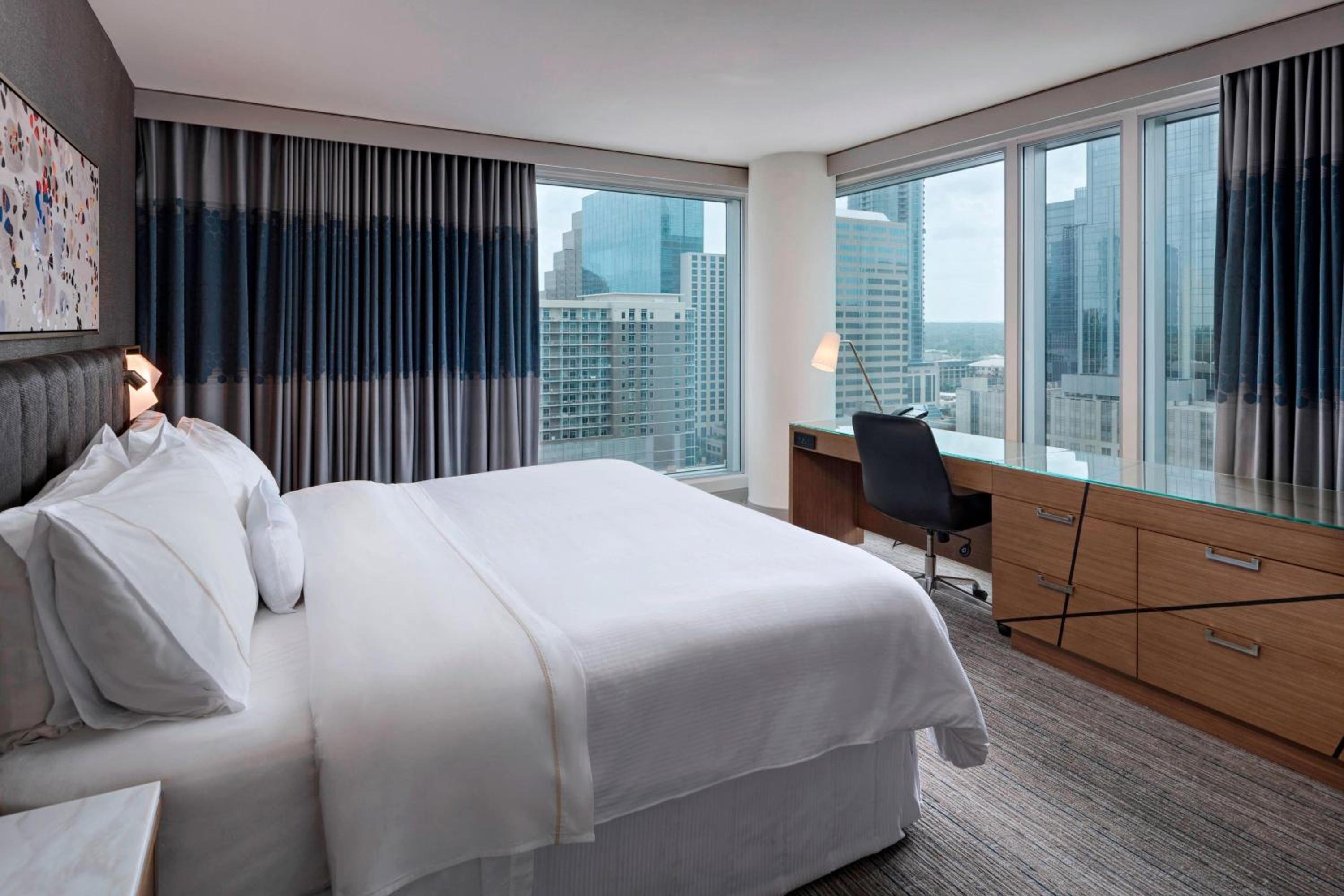 Large Corner King Room