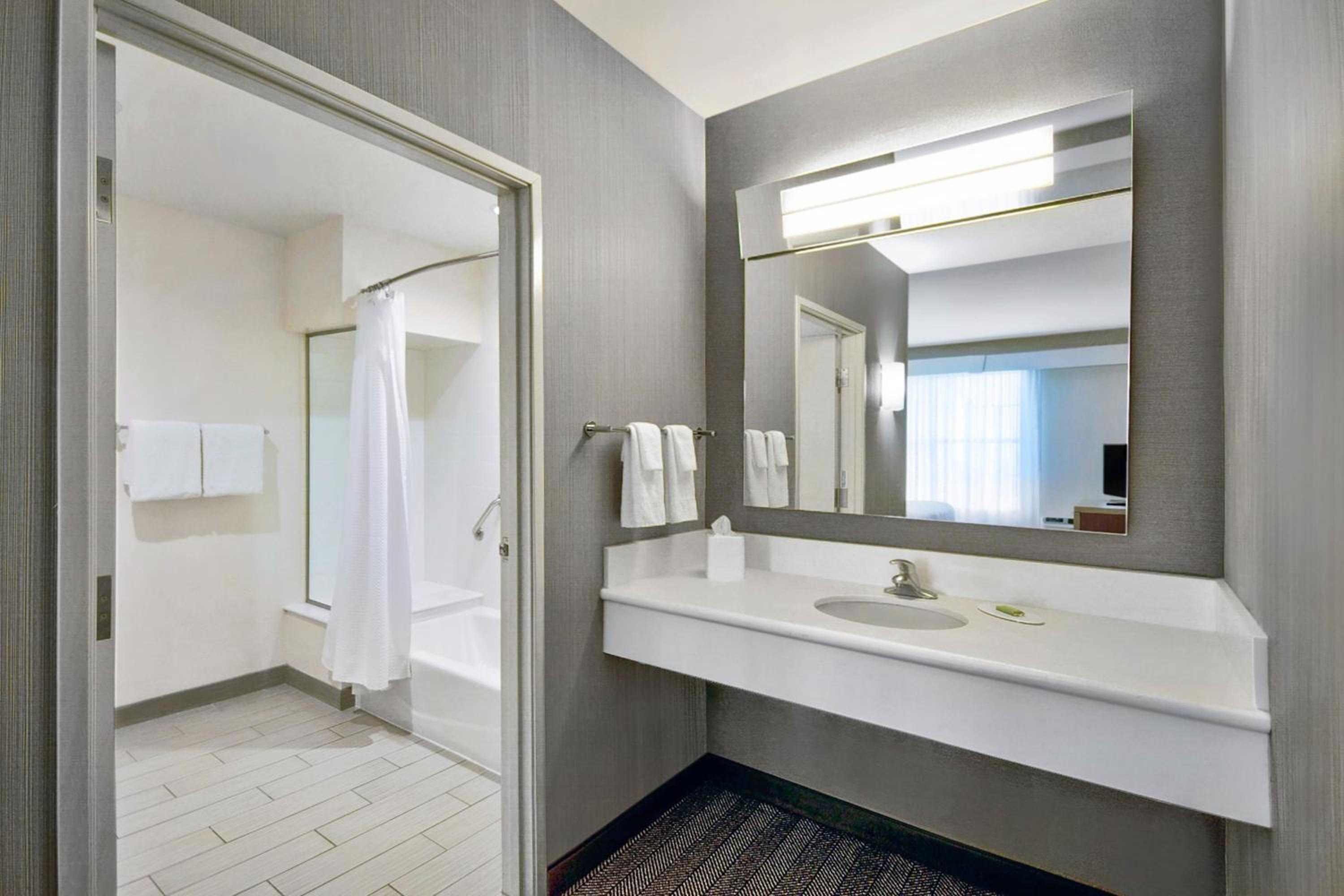 King Suite with Tub - Mobility Accessible