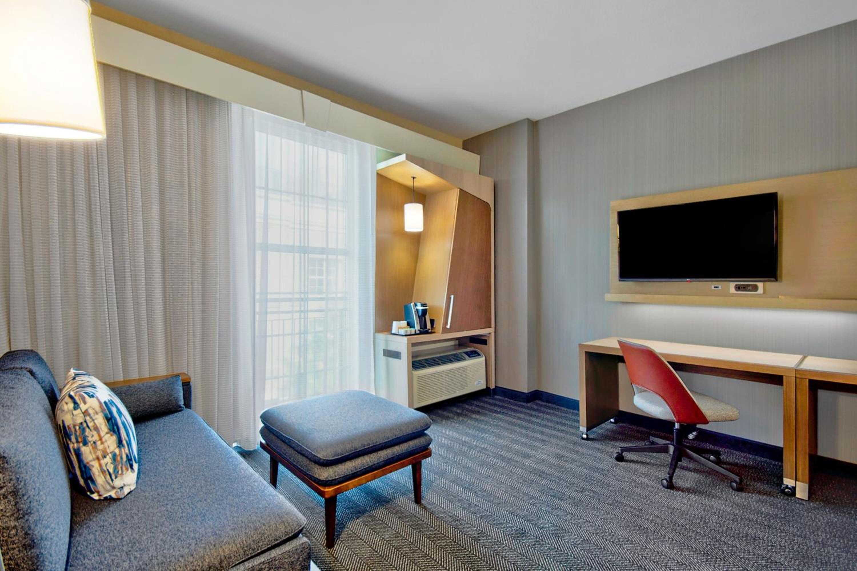 King Suite with Tub - Mobility Accessible