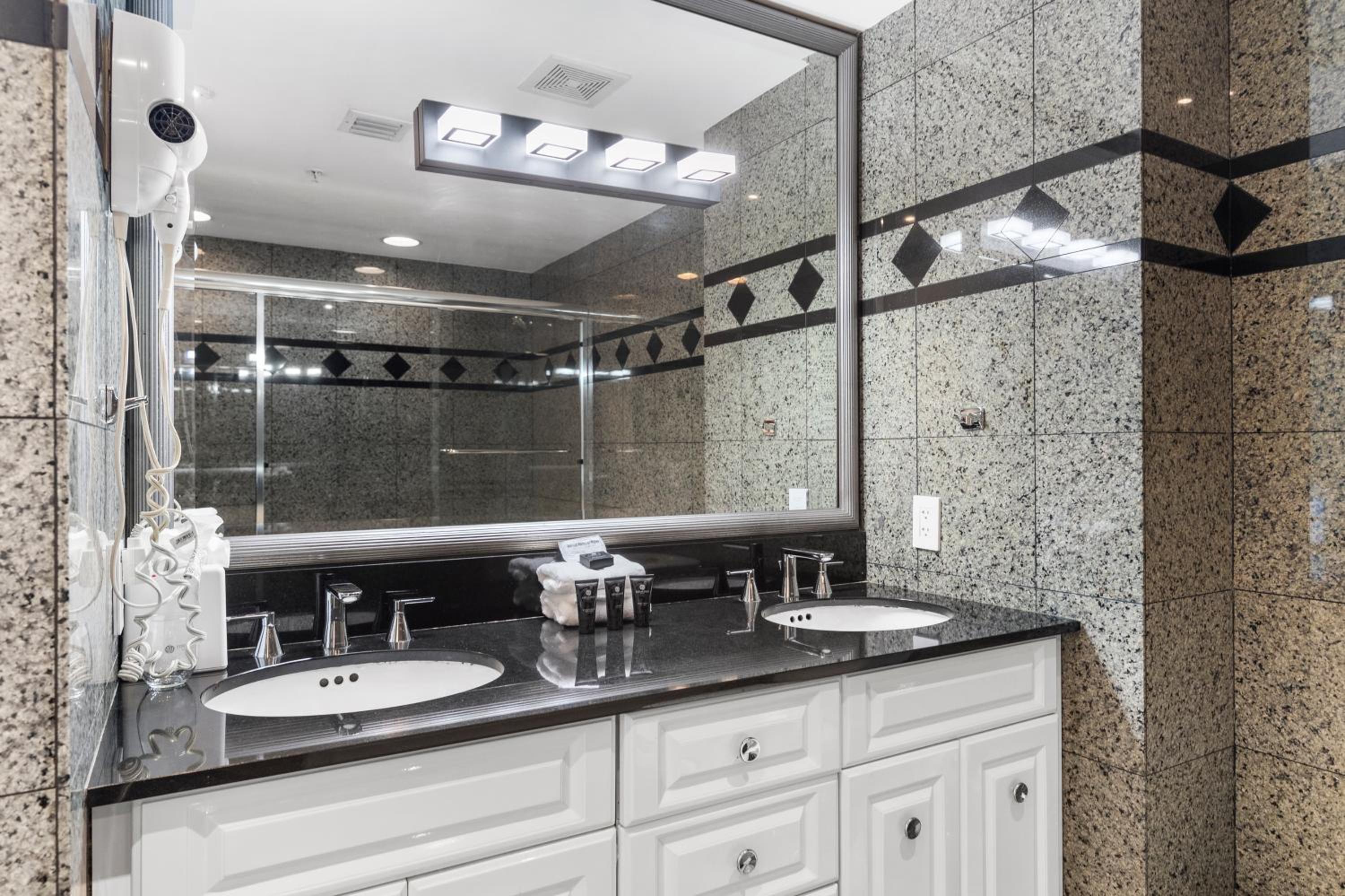 Penthouse Luxury Two Bedroom Suite