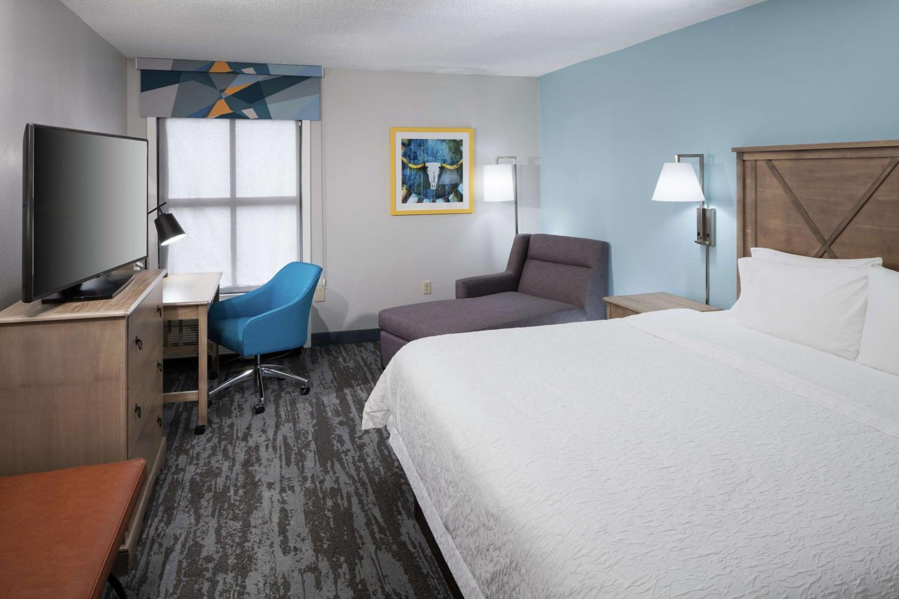 King Room with King Bed - Non-Smoking