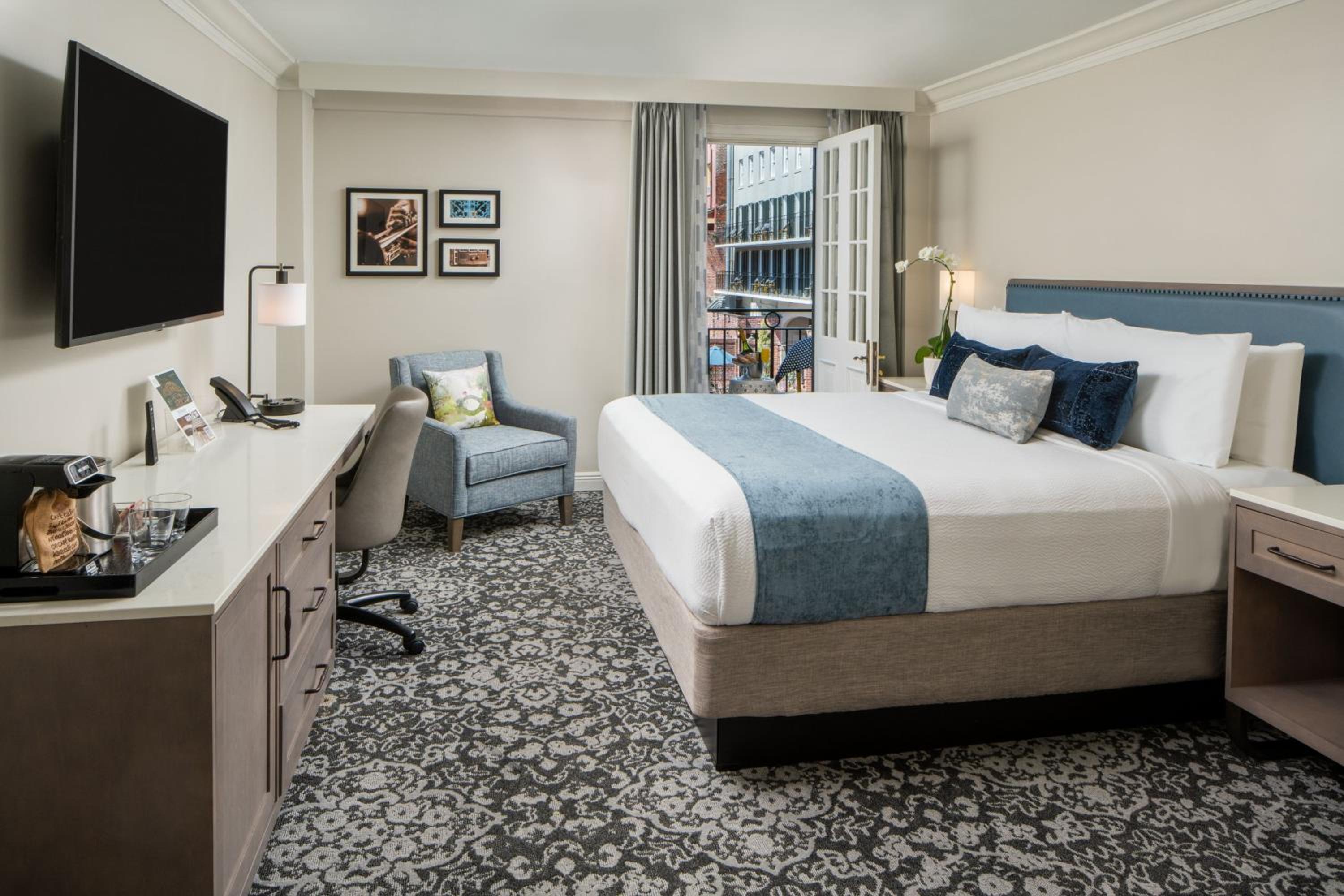 Deluxe Guest Room, Balcony, 1 King Bed, Courtyard View