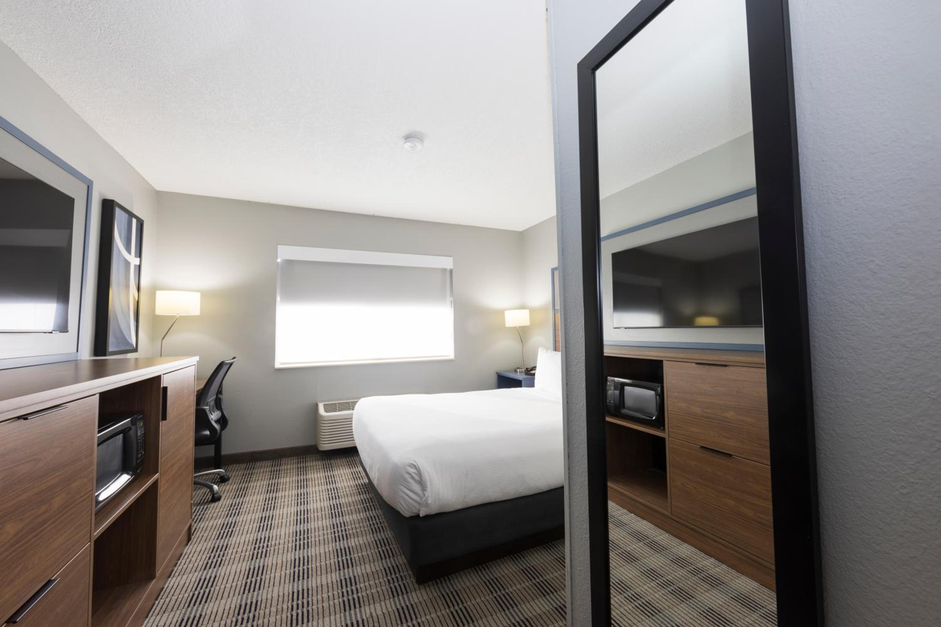 Queen Room - Non-Smoking